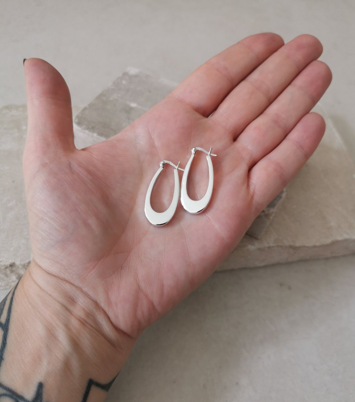 925 Silber ovale Creolen, Minimalistische Ohrringe, breite Statement Ohrringe aus Sterling Silber - CocosyBerlin