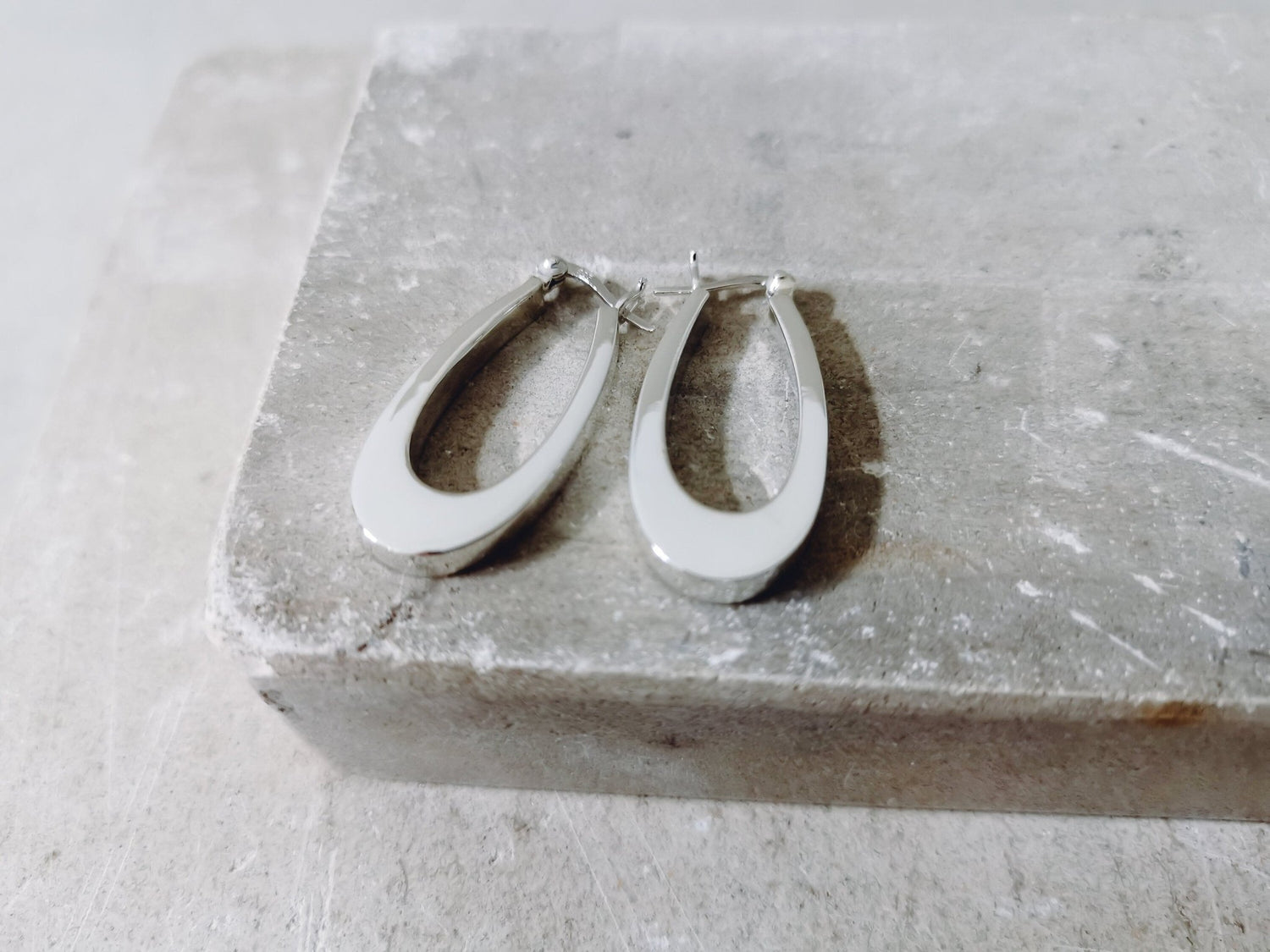 925 Silber ovale Creolen, Minimalistische Ohrringe, breite Statement Ohrringe aus Sterling Silber - CocosyBerlin