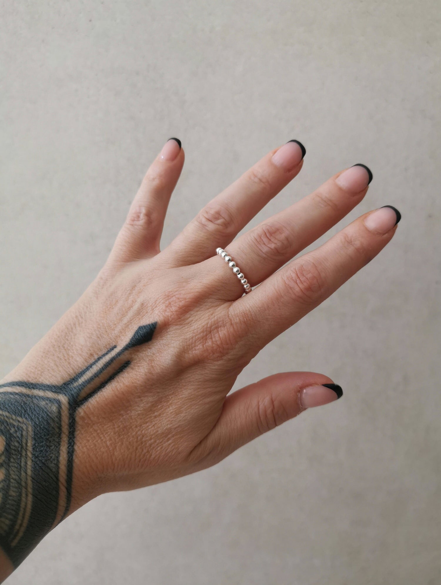 Perlenring aus 925 Silber, dünner Sterlingsilber Ring, feiner Stapelring aus 925 Silber