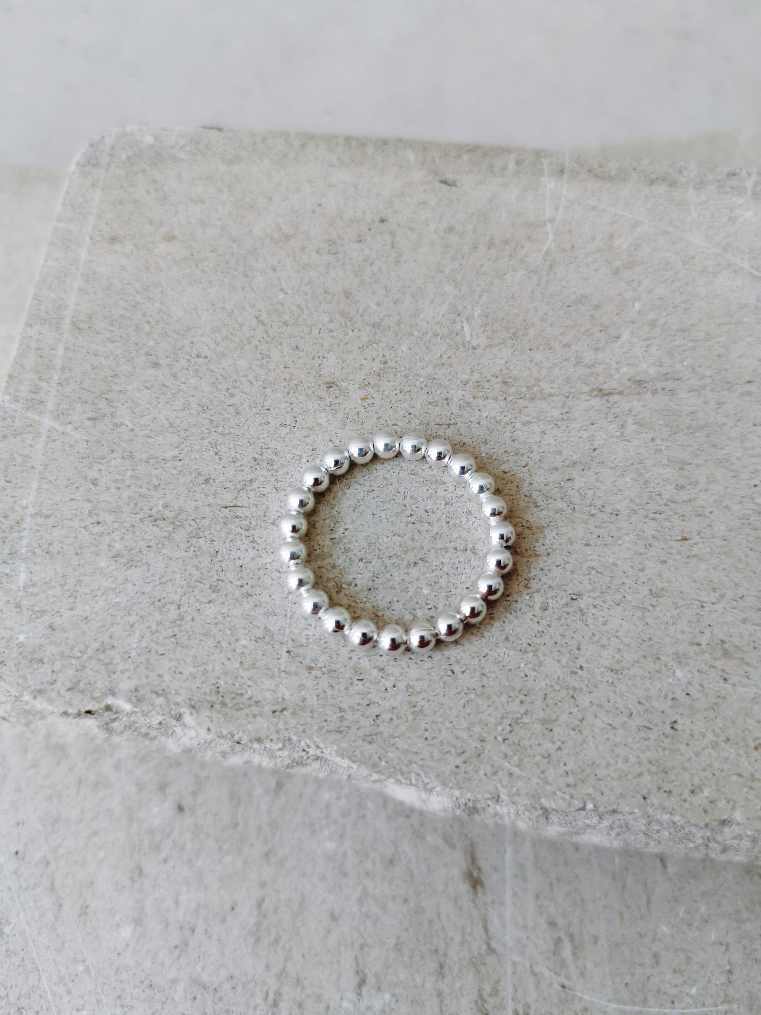 Bubble Ring, dünner feiner Perlenring aus 925 Silber - CocosyBerlin