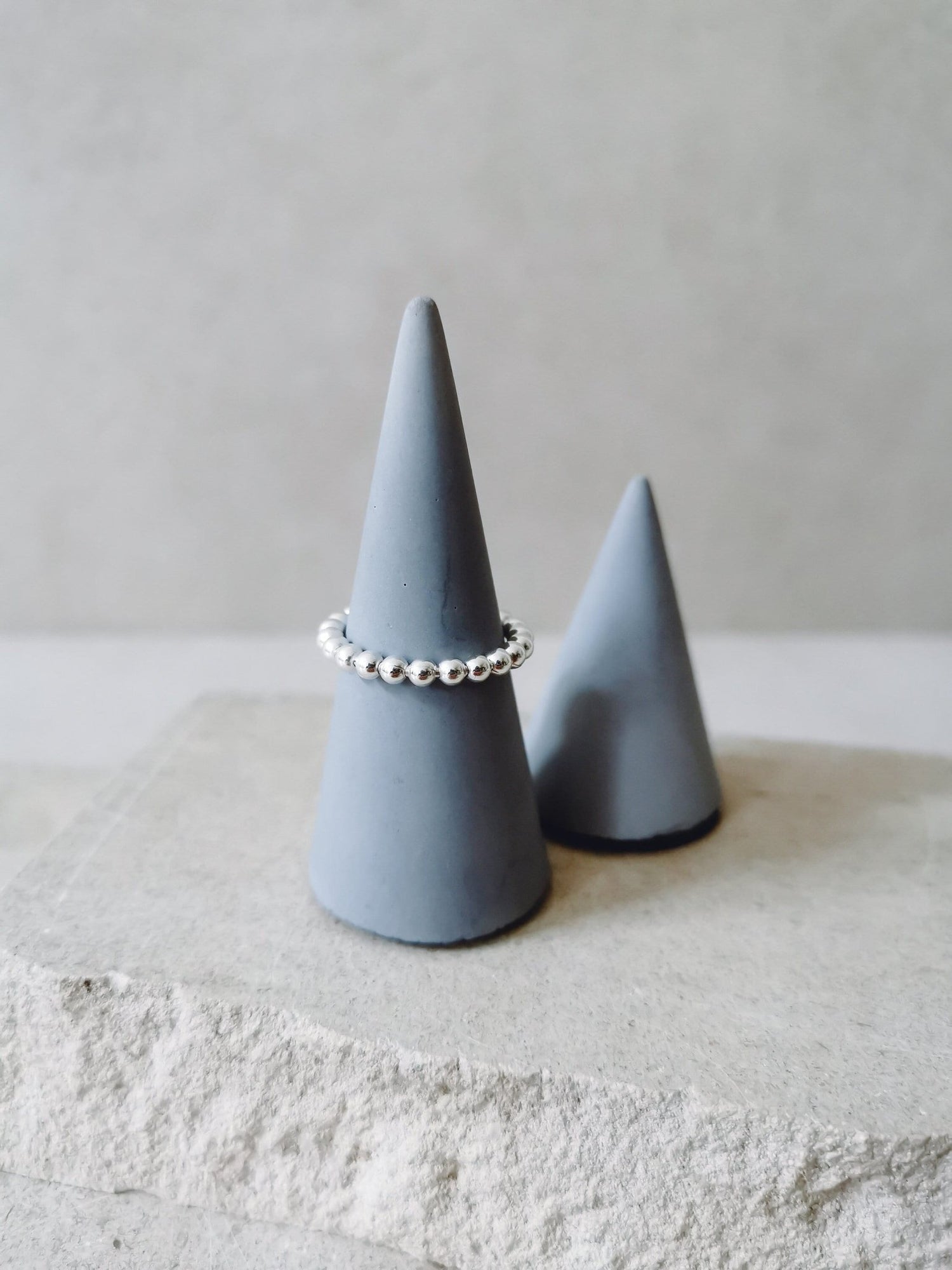 Bubble Ring, dünner feiner Perlenring aus 925 Silber - CocosyBerlin