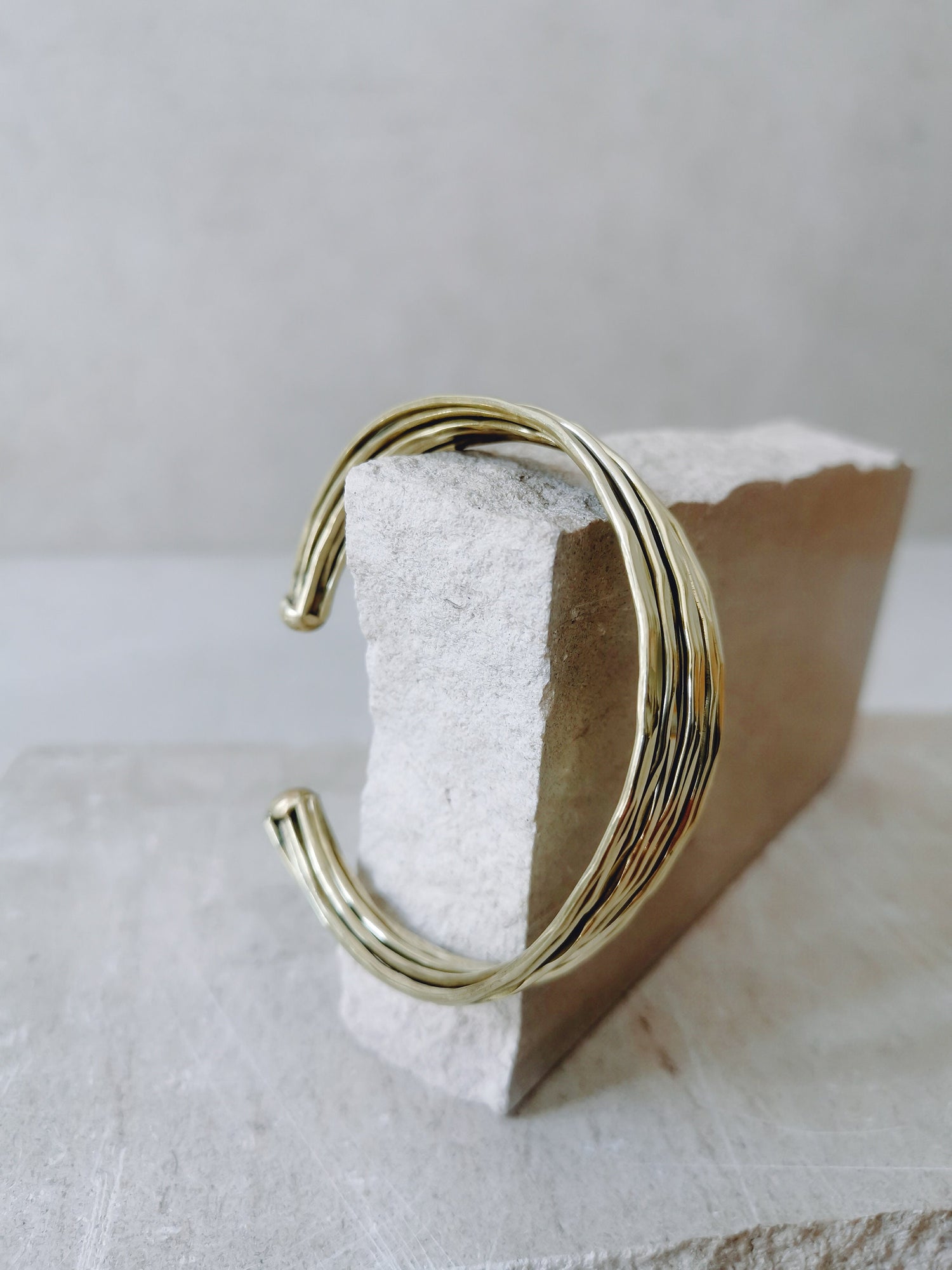 Bracelet jonc en laiton martelé, bracelet réglable à plusieurs rangs, bracelet simple ouvert doré