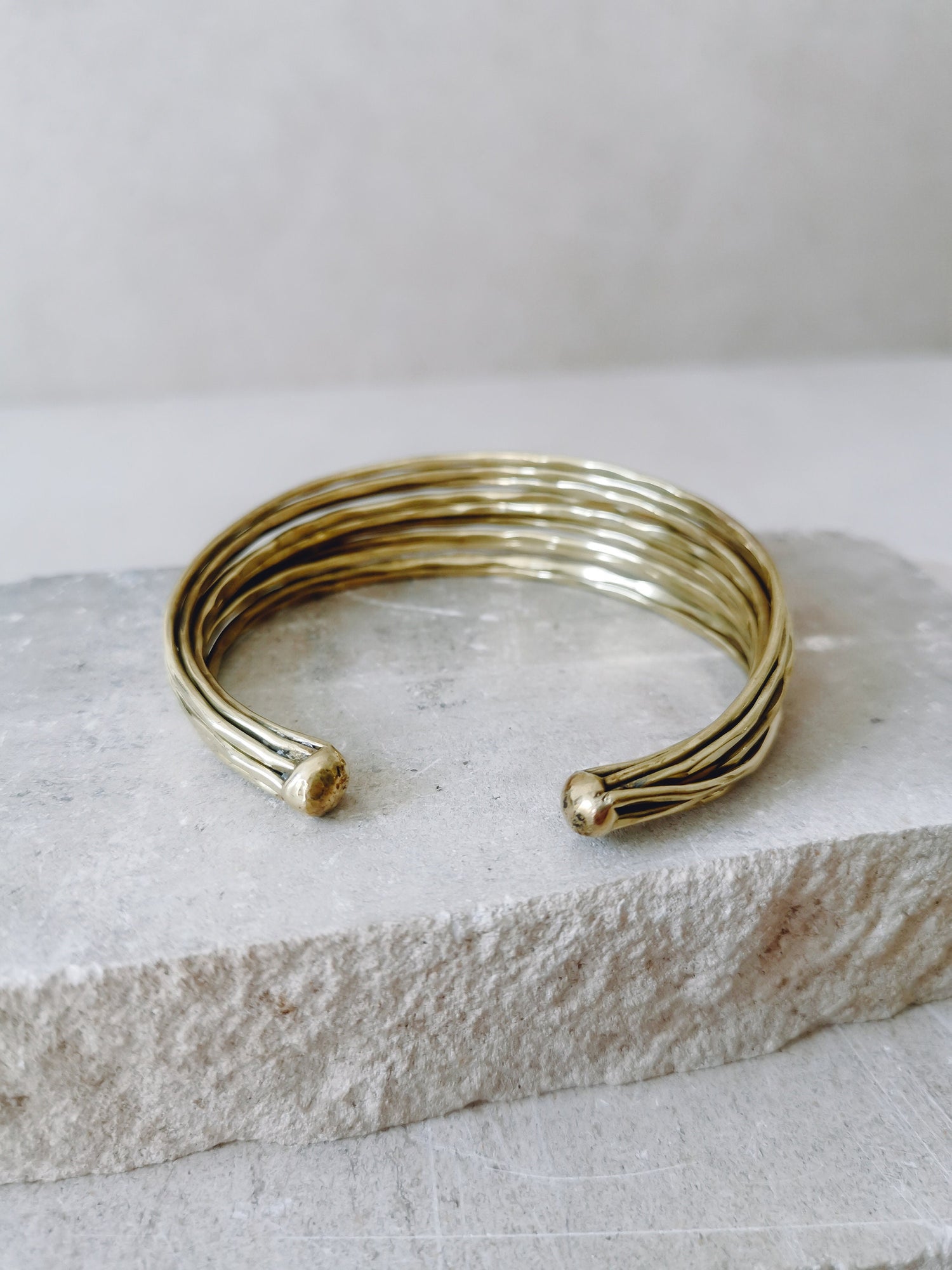 Bracelet jonc en laiton martelé, bracelet réglable à plusieurs rangs, bracelet simple ouvert doré