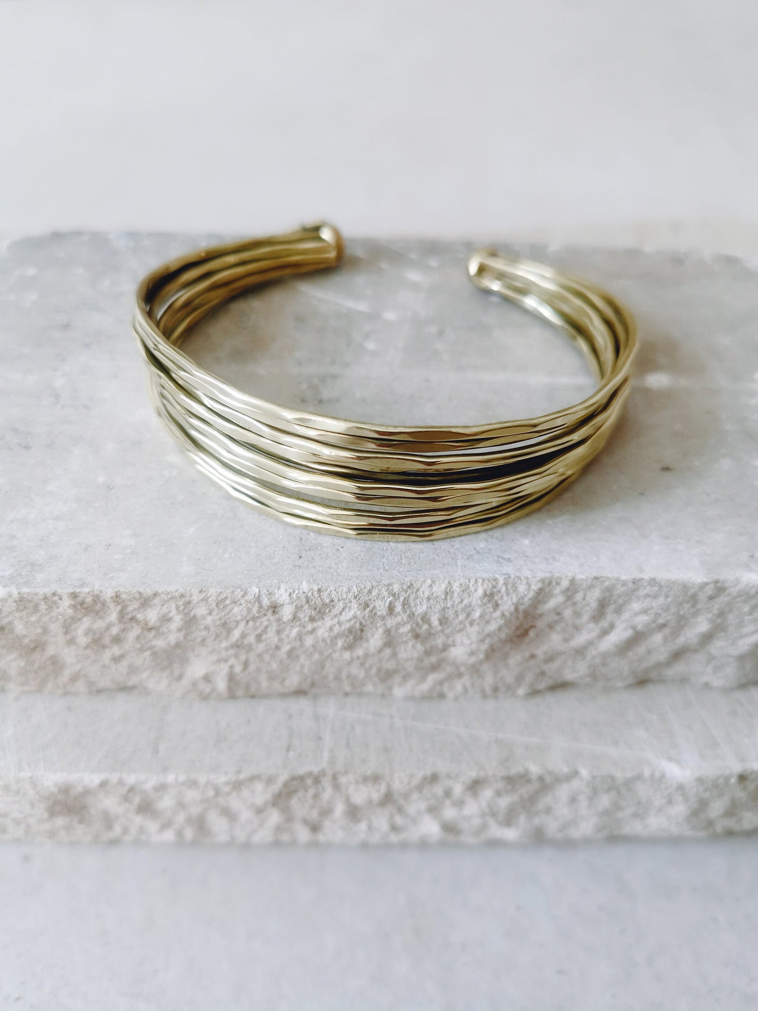 Bracelet jonc en laiton martelé, bracelet réglable à plusieurs rangs, bracelet simple ouvert doré