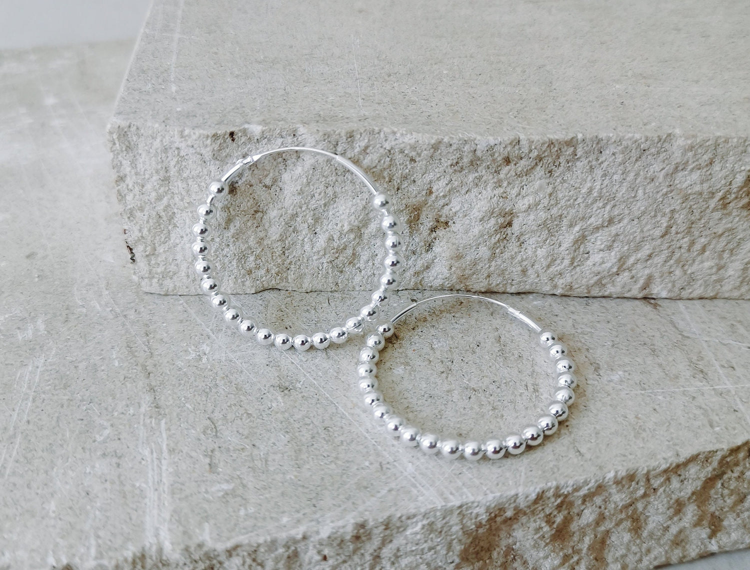 Perlen Creolen aus 925 Silber, dünne Sterlingsilber Ohrringe, feiner Kugel Creolen aus 925 Silber