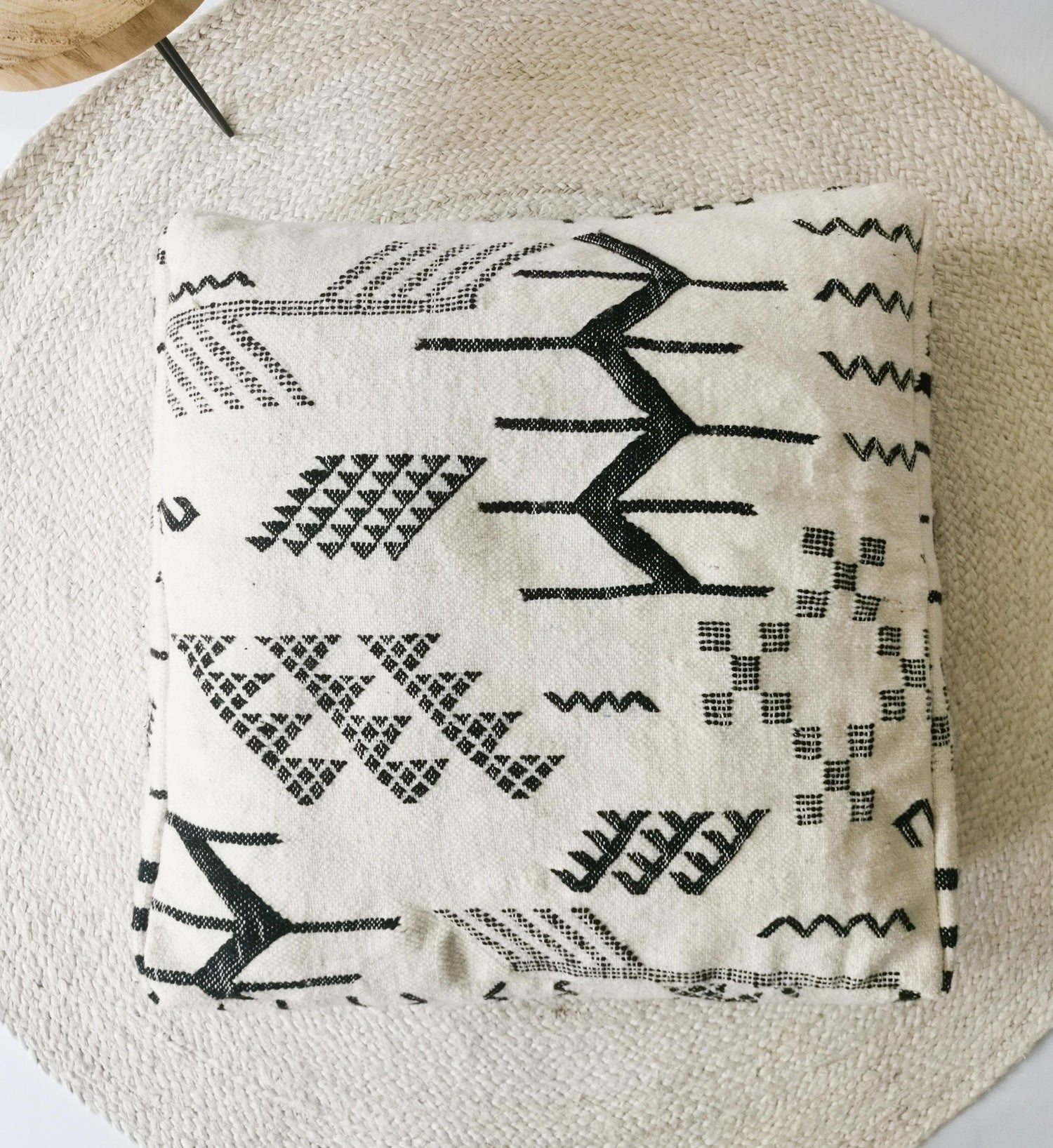 Pouf marocain, coussin de sol Beni Ourain, motif géométrique noir, coussin d'assise bohème, coussin de méditation en laine, fait main