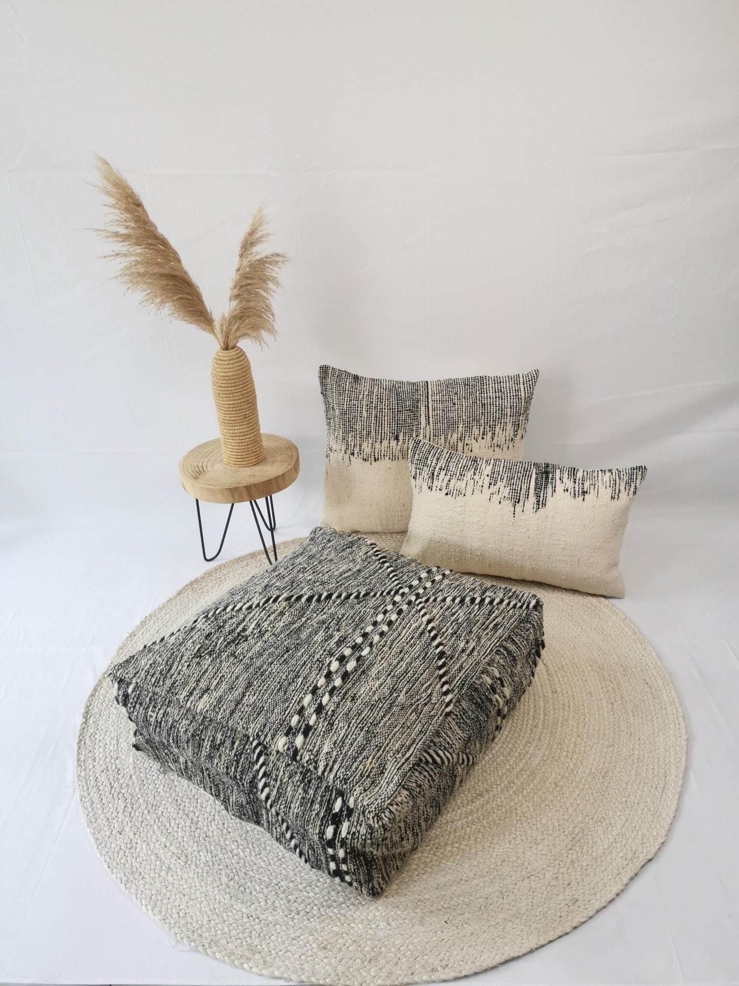 Marokkanischer Vintage Pouf, Berber Bodenkissen, Sitzkissen aus Wolle, Vintage Bodenkissen, Home Decor eklektisch - CocosyBerlin