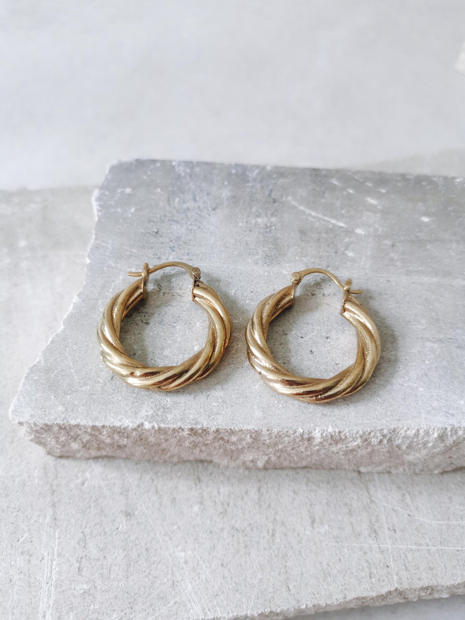 Creolen Messing gold, Creolen twisted geflochten verdreht, goldene runde Ohrringe