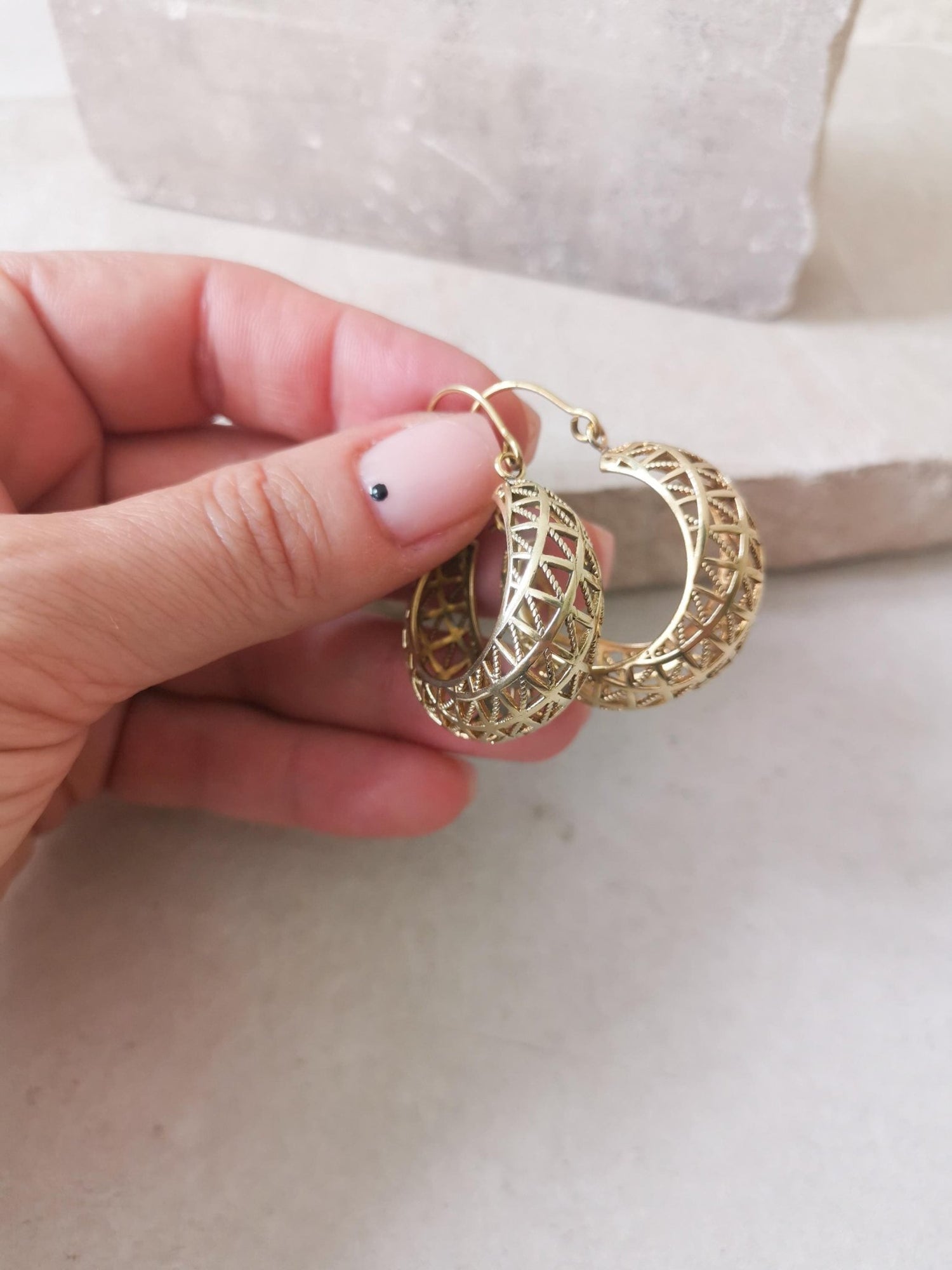 Grosse Creolen Tribal, Statement Goldene Ohrringe, Gitter Creolen aus Messing, Chunky Boho Ohrringe - CocosyBerlin