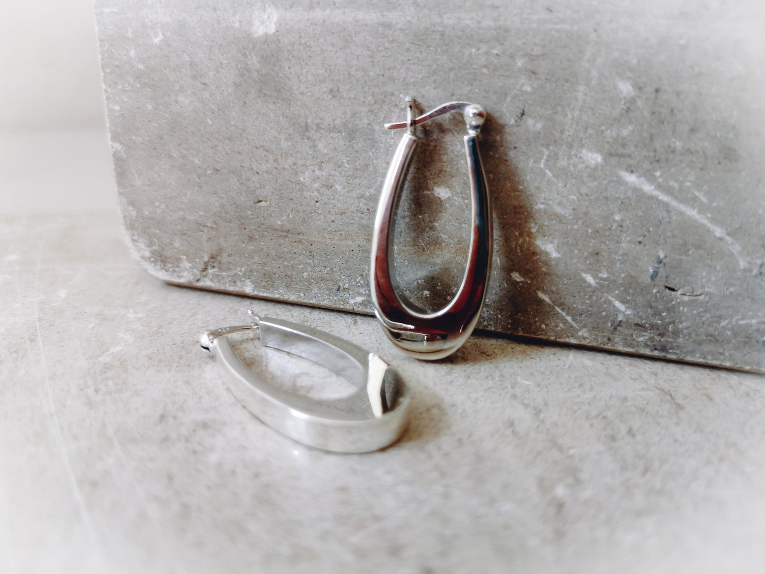 925 Silber ovale Creolen, Minimalistische Ohrringe, breite Statement Ohrringe aus Sterling Silber - CocosyBerlin