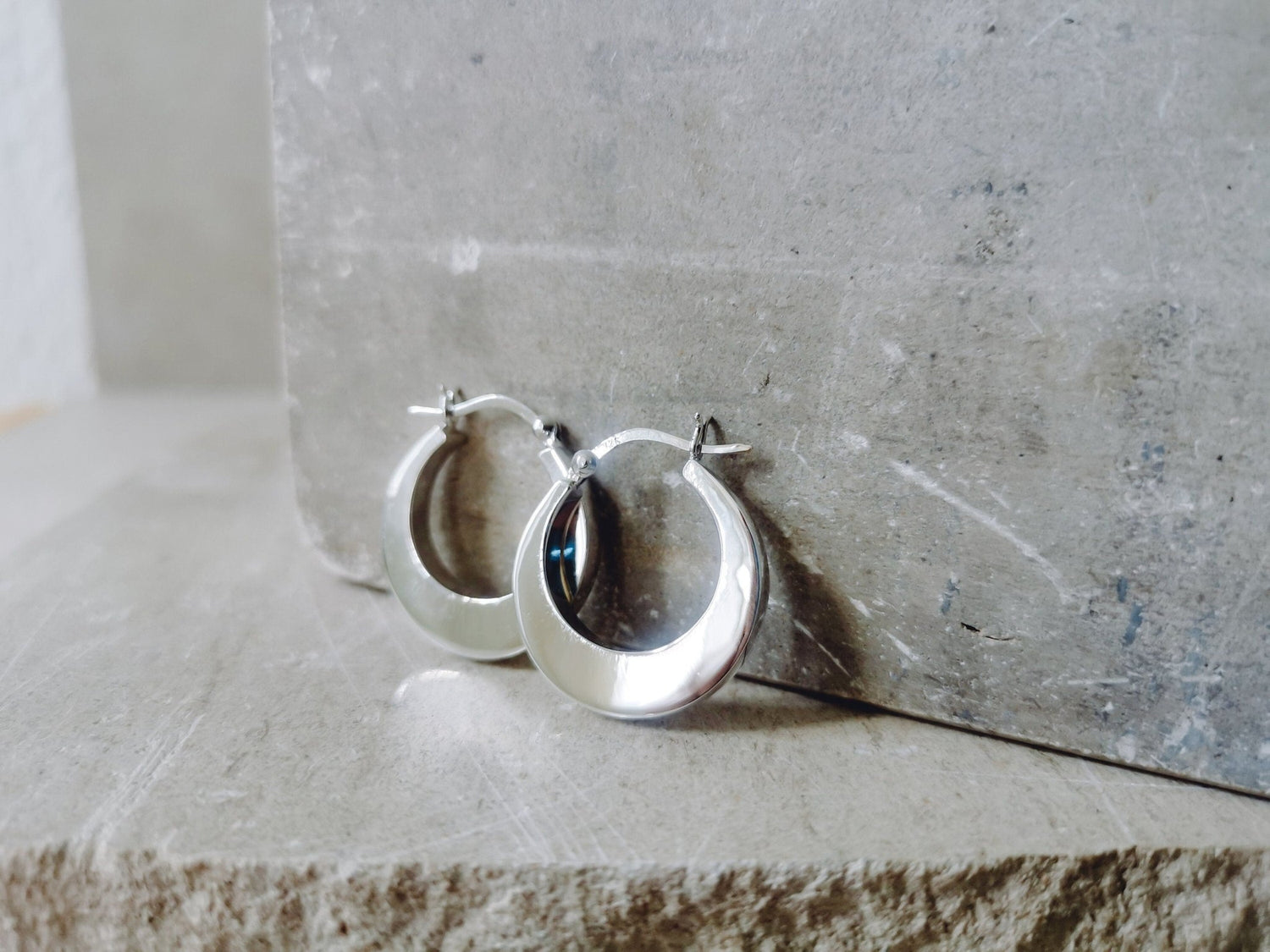 Breite kleine 925 Silber Creolen, Chunky Sterlingsilber Creolen, Statement Ohrringe aus 925 Silber - CocosyBerlin