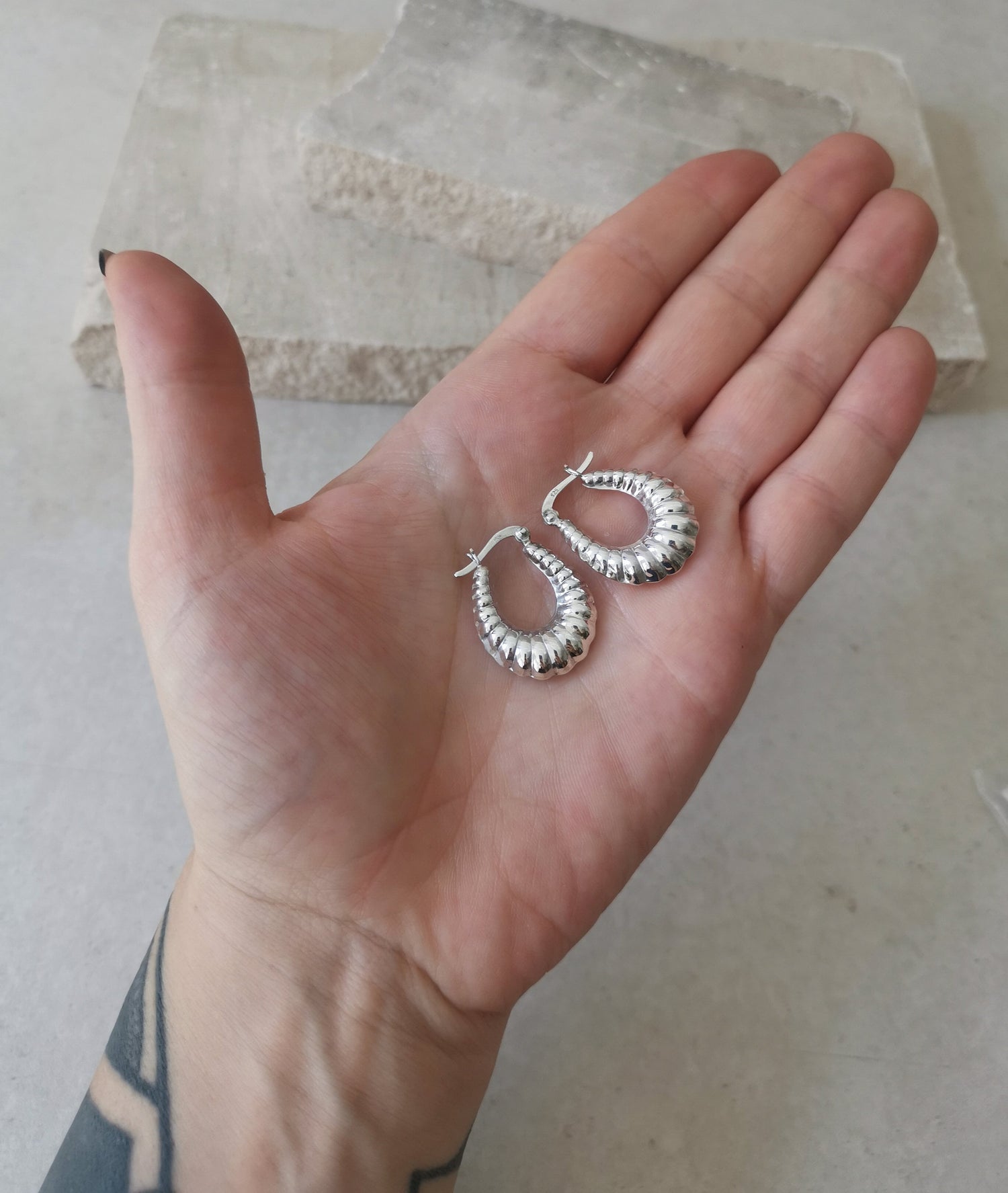 Croissant oval hoop earrings made of sterling silver, small minimalist 925 silver hoop earrings, silver earrings