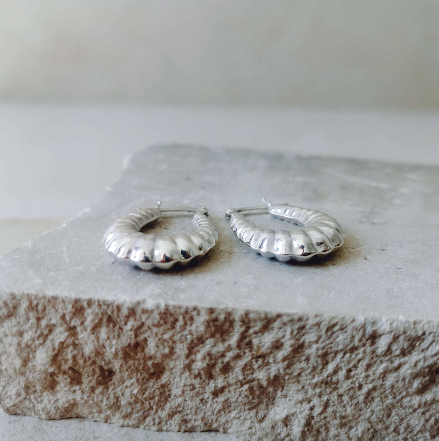 Croissant oval hoop earrings made of sterling silver, small minimalist 925 silver hoop earrings, silver earrings
