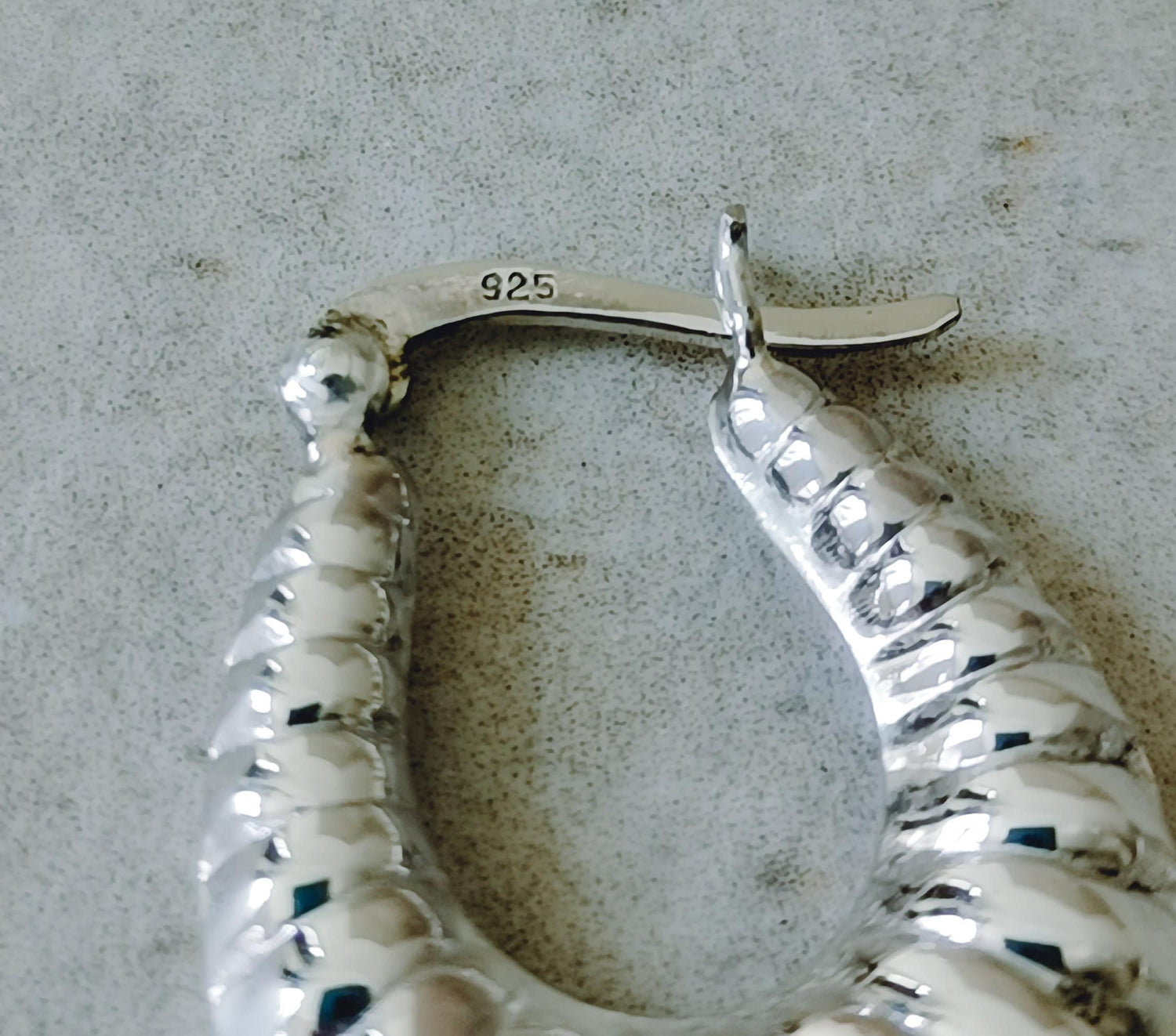 Croissant oval hoop earrings made of sterling silver, small minimalist 925 silver hoop earrings, silver earrings