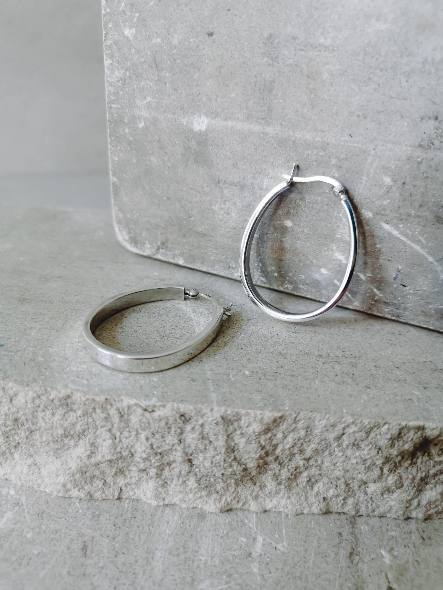 Flache Ovale 925 Silber Creolen, Minimalistische Ohrringe, Sterling Silber Creolen oval - CocosyBerlin