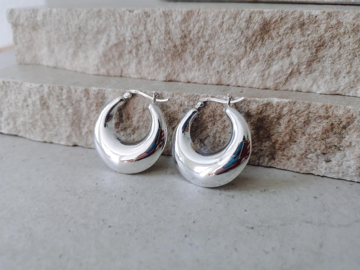 Chunky Halbmond Creolen aus 925 Silber, Minimalistische Statement Ohrringe 30mm - CocosyBerlin