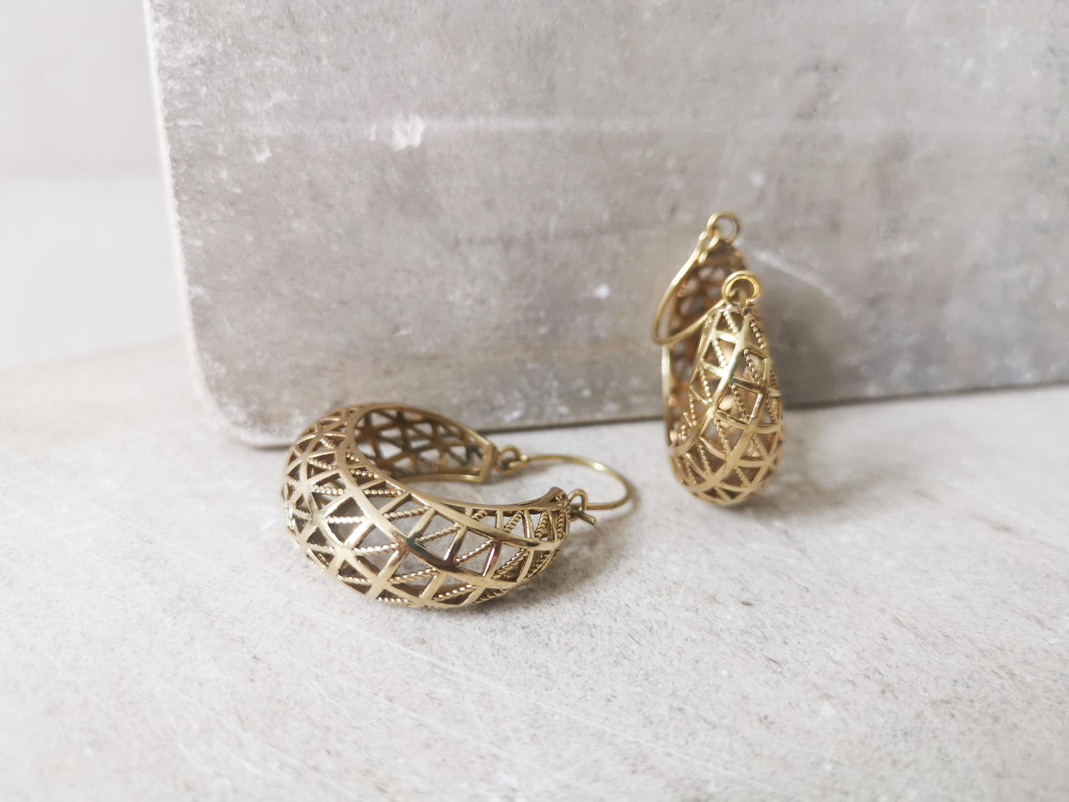 Grandes boucles d'oreilles créoles tribales, boucles d'oreilles dorées tendance, boucles d'oreilles créoles en treillis de laiton, boucles d'oreilles bohèmes épaisses