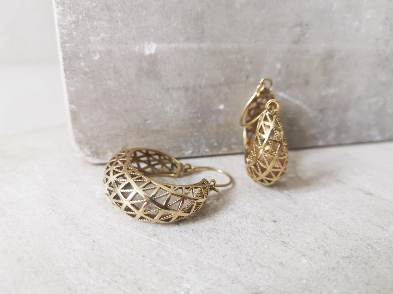 Grosse Creolen Tribal, Statement Goldene Ohrringe, Gitter Creolen aus Messing, Chunky Boho Ohrringe - CocosyBerlin