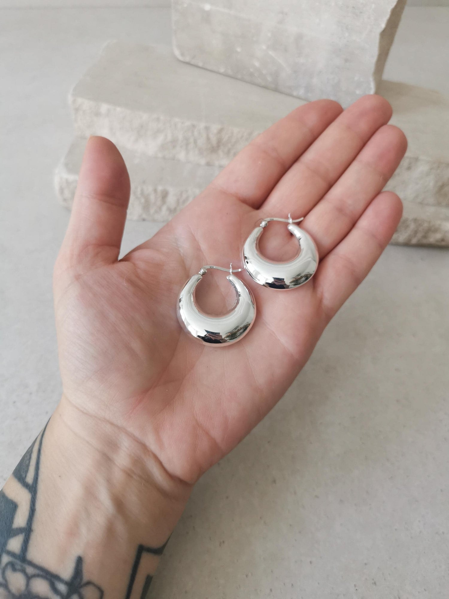 Chunky Halbmond Creolen aus 925 Silber, Minimalistische Statement Ohrringe 30mm