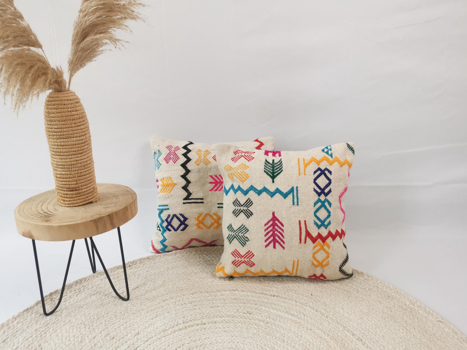 Marokkanische Kissenhülle, Beni Ourain Kissen, Bunte geometrische Muster, eklektischer Kissenbezug aus Wolle, Handarbeit