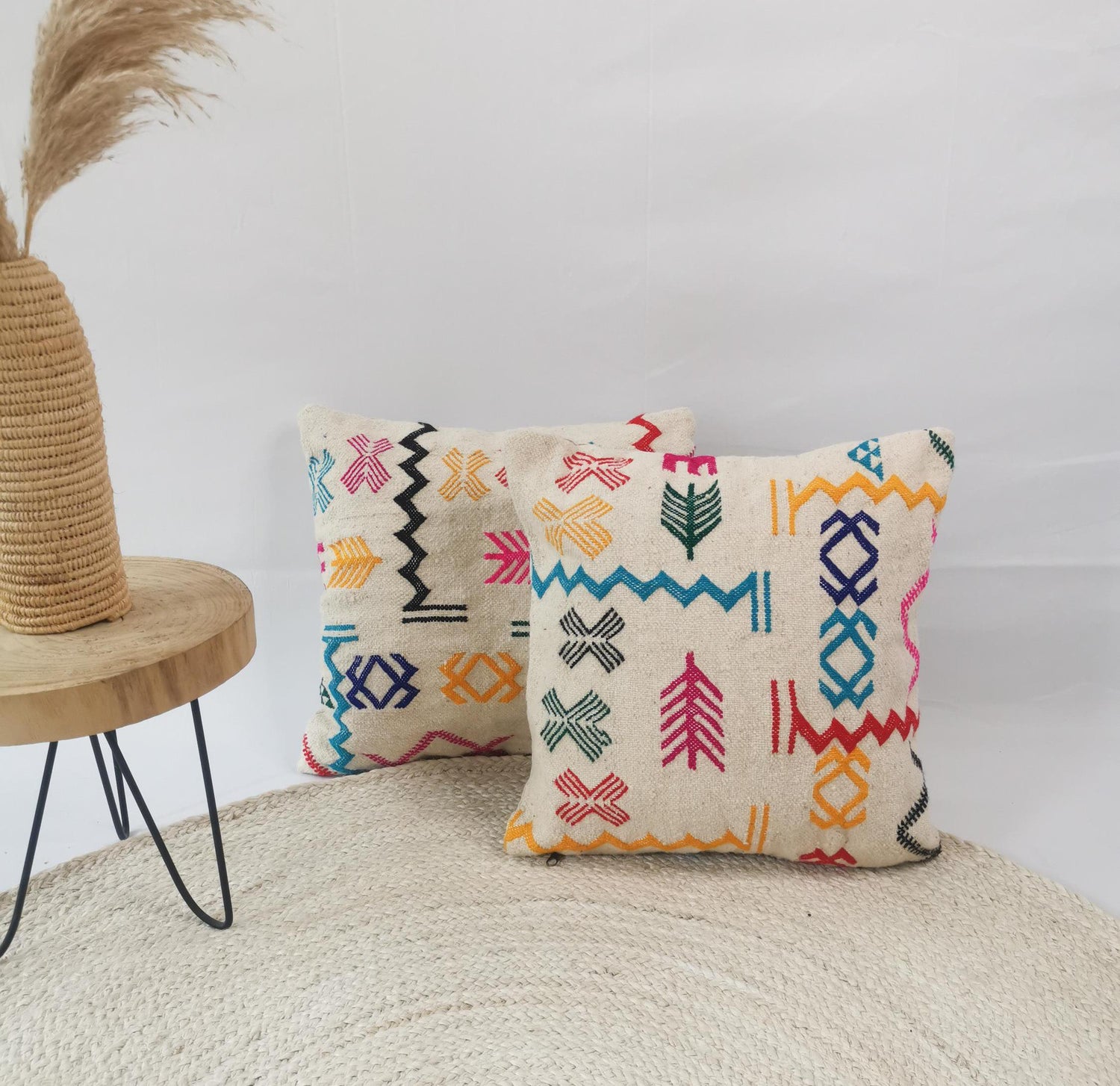 Marokkanische Kissenhülle, Beni Ourain Kissen, Bunte geometrische Muster, eklektischer Kissenbezug aus Wolle, Handarbeit