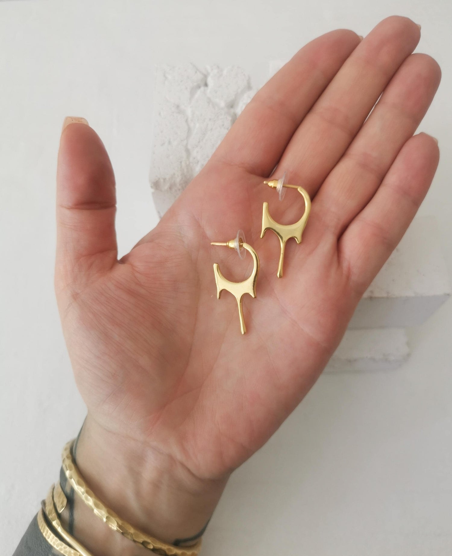 Petites boucles d'oreilles goutte à goutte, boucles d'oreilles pendantes dorées minimalistes en laiton, boucles d'oreilles créoles goutte à goutte, boucles d'oreilles goutte à goutte