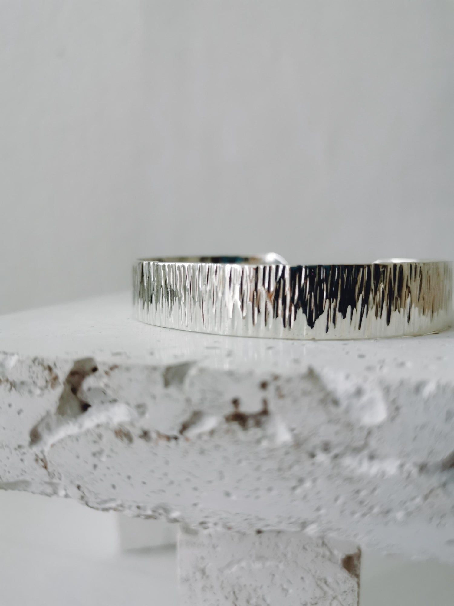 Breites Armband aus 925 Silber, verstellbar, Armreif aus massivem Sterling Silber, strukturiert minimalistischer schlichter Armreif