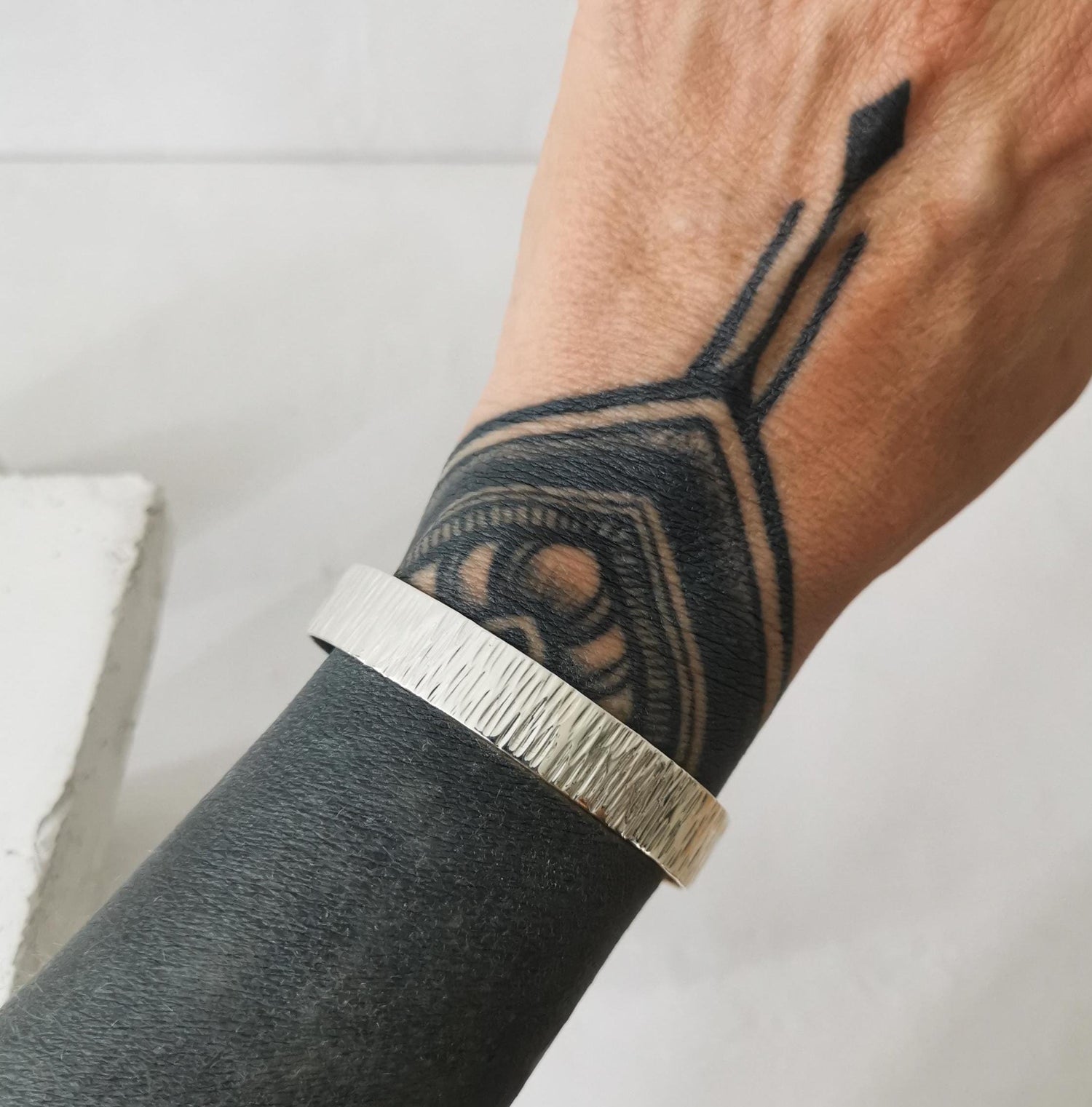 Breites Armband aus 925 Silber, verstellbar, Armreif aus massivem Sterling Silber, strukturiert minimalistischer schlichter Armreif