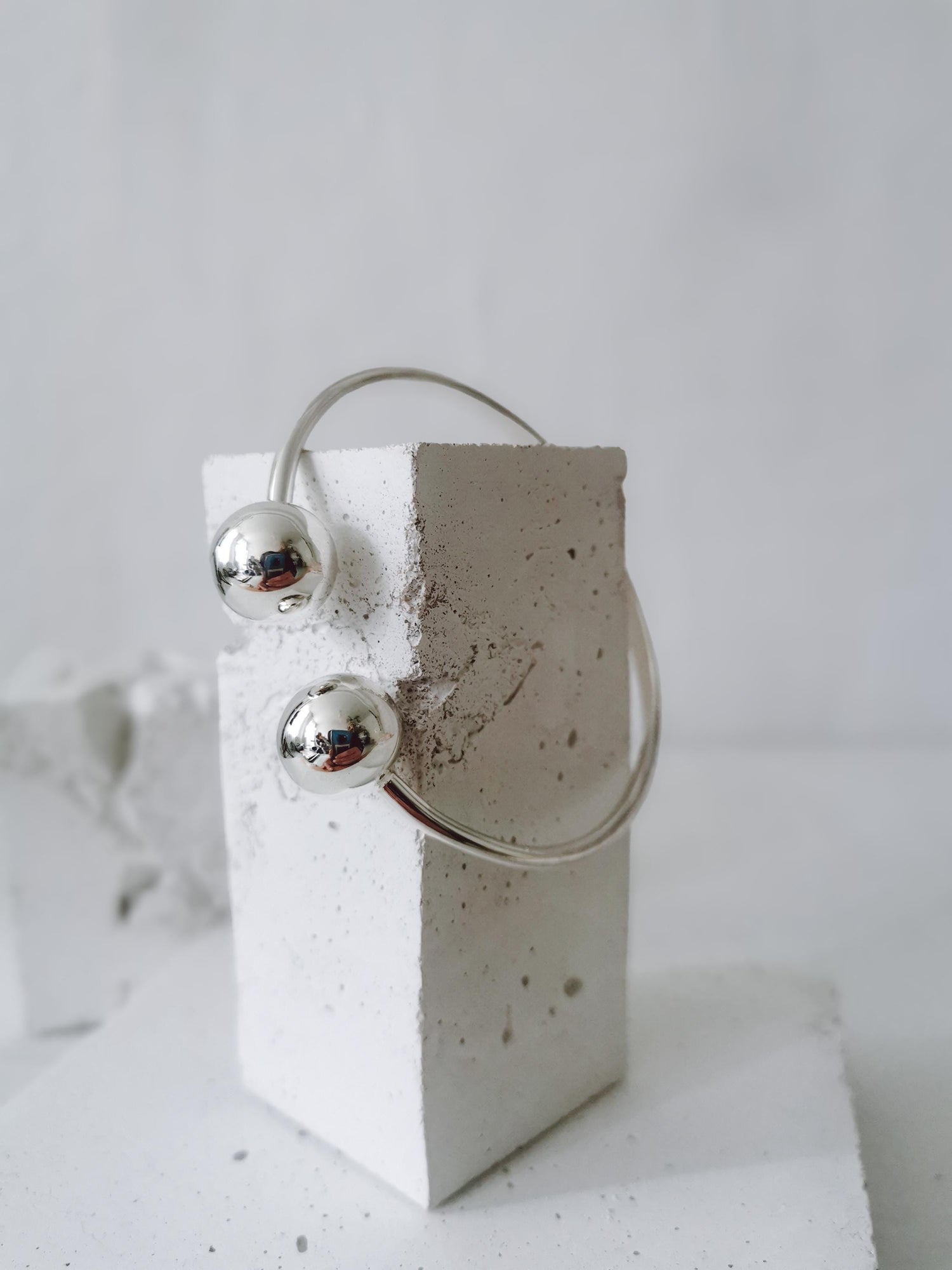 Chunky bangle made of sterling silver with ball, statement open bangle with balls made of 925 silver, cuff bangle minimalist