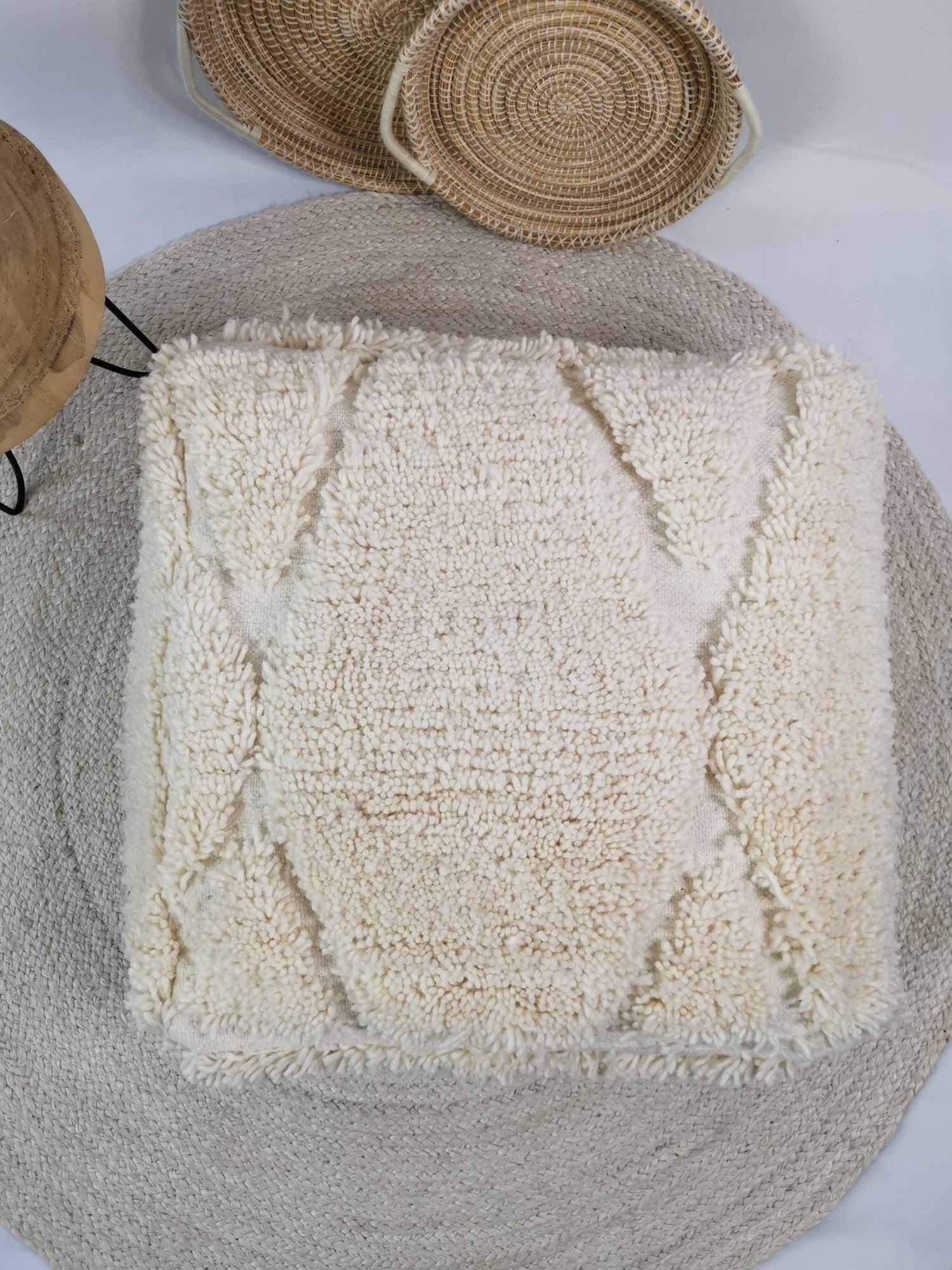 Marokkanischer Pouf, Berber Bodenkissen, Sitzkissen aus Wolle, Vintage Pouf, Boho Sitzkissen Beni Ourain - CocosyBerlin