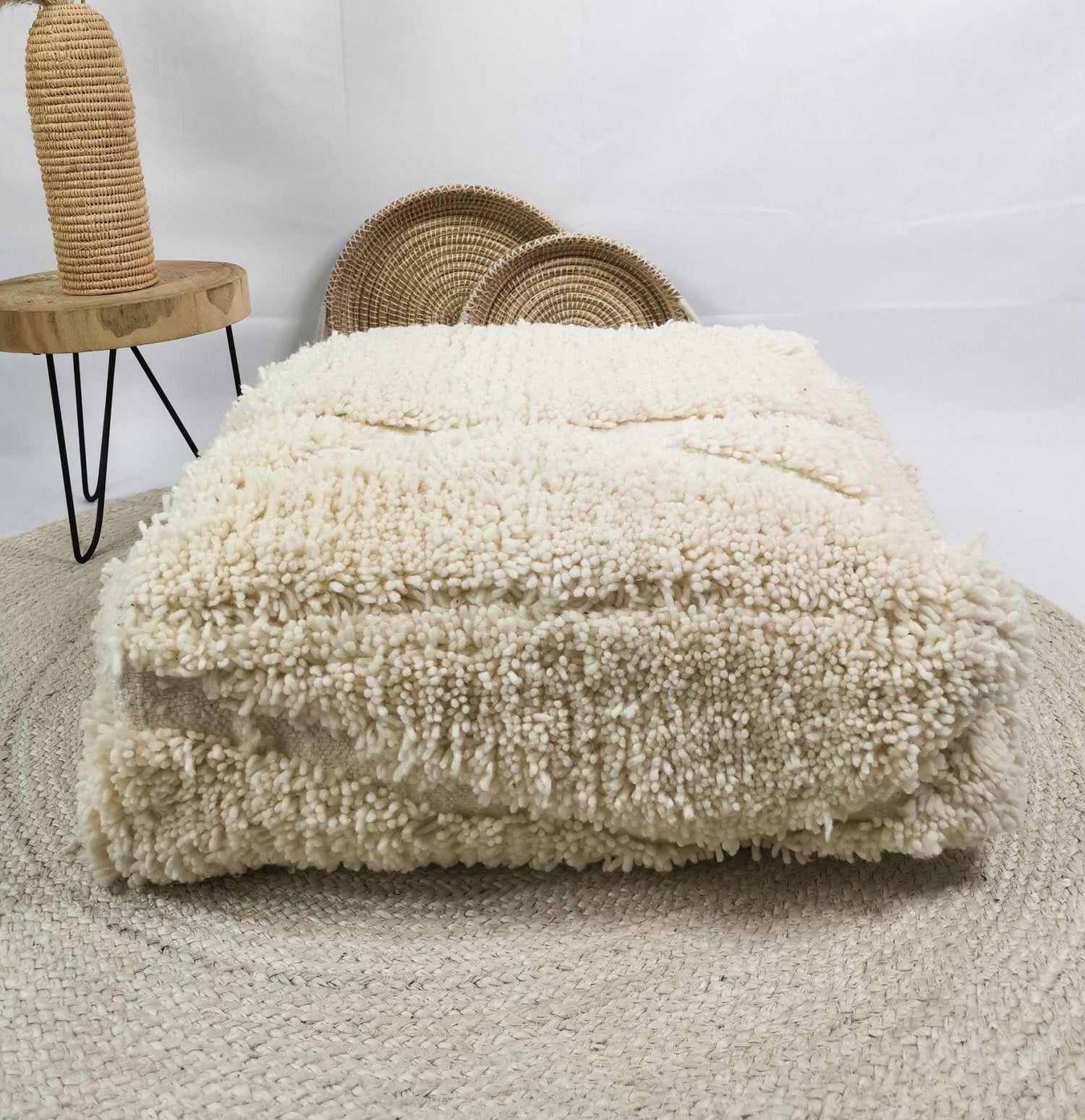 Marokkanischer Pouf, Berber Bodenkissen, Sitzkissen aus Wolle, Vintage Pouf, Boho Sitzkissen Beni Ourain - CocosyBerlin