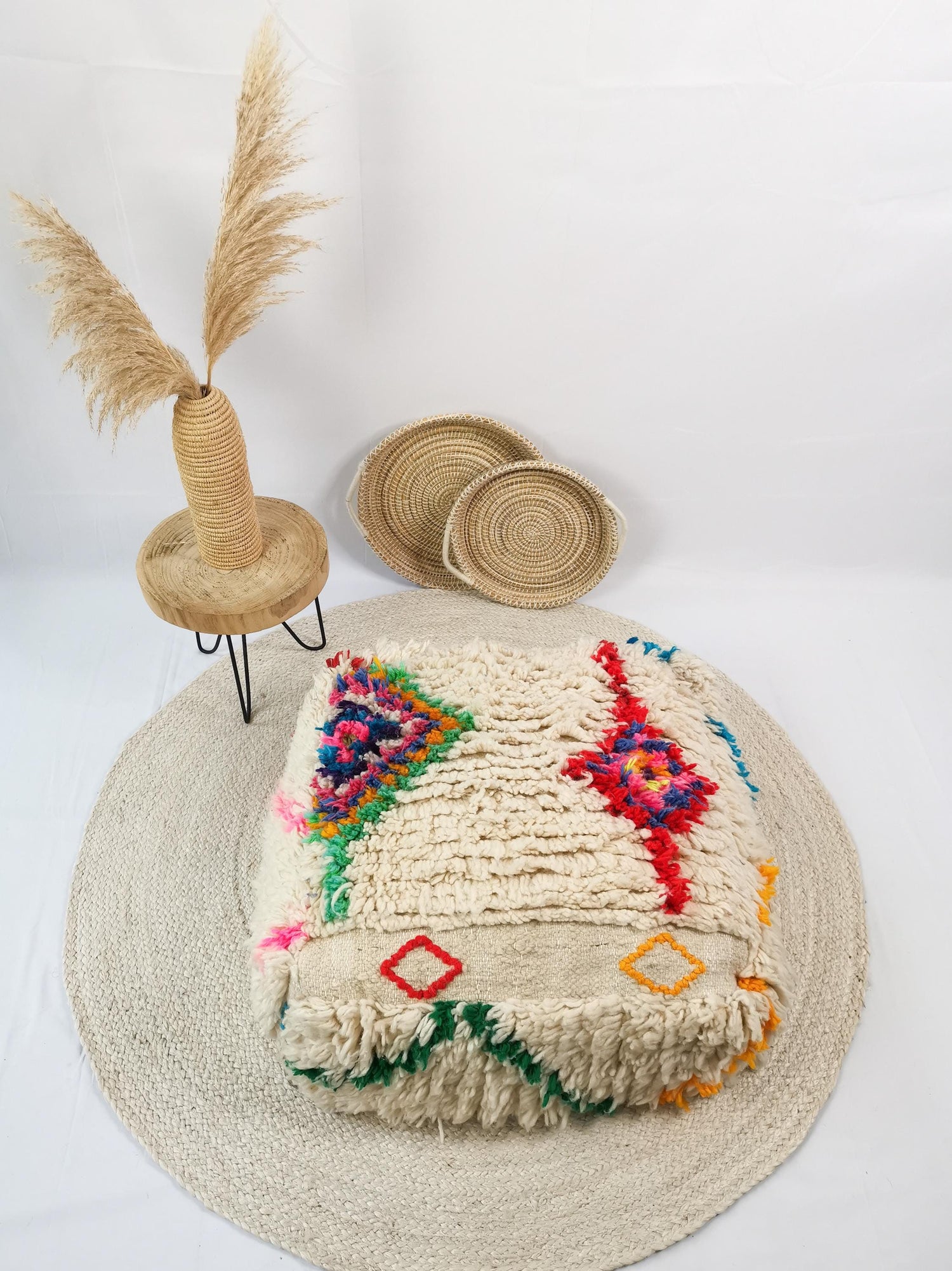 Bright Moroccan pouf with colorful pattern, Berber floor cushion, seat cushion made of wool, vintage boho pouf Beni Ourain
