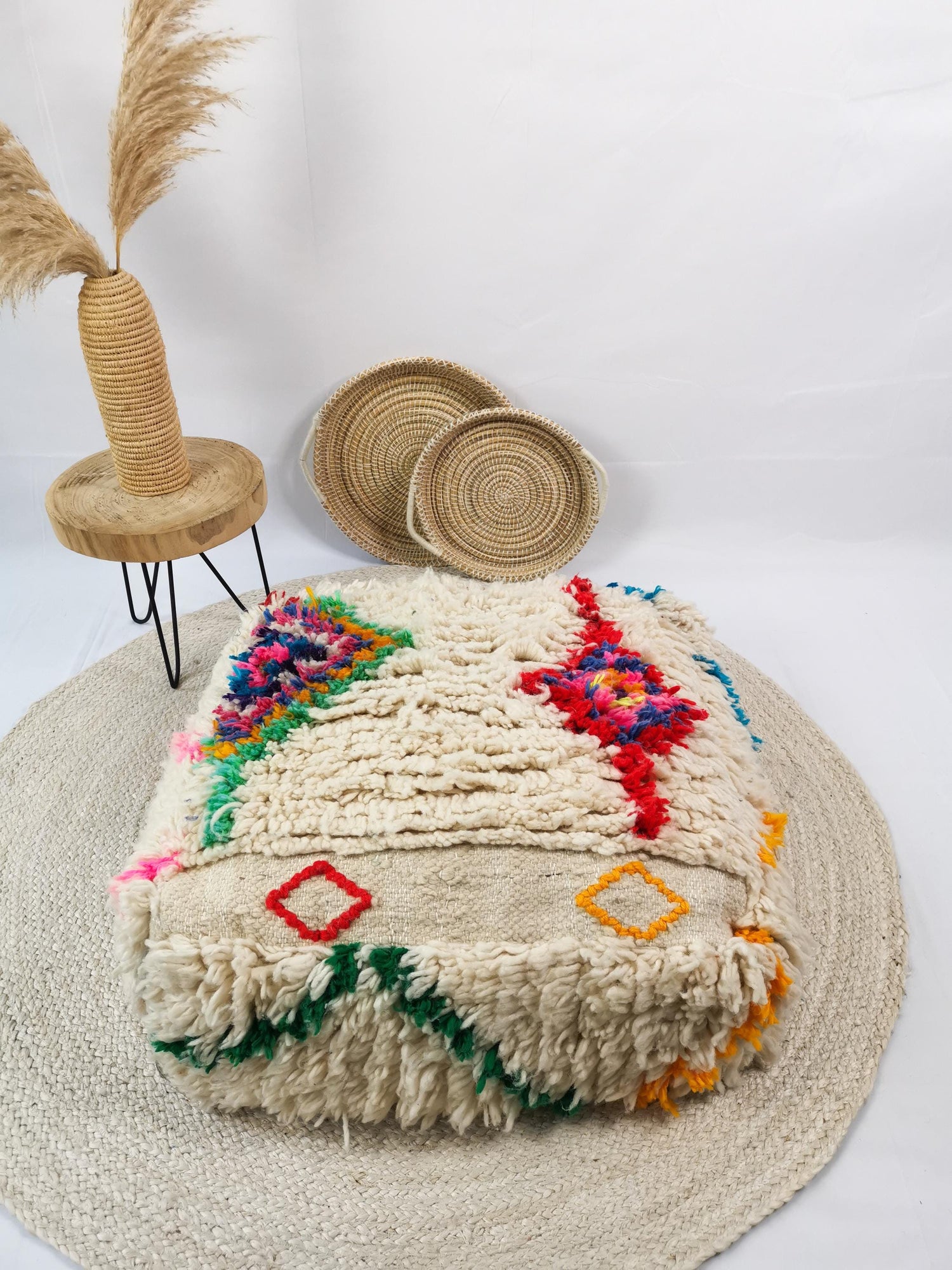 Bright Moroccan pouf with colorful pattern, Berber floor cushion, seat cushion made of wool, vintage boho pouf Beni Ourain