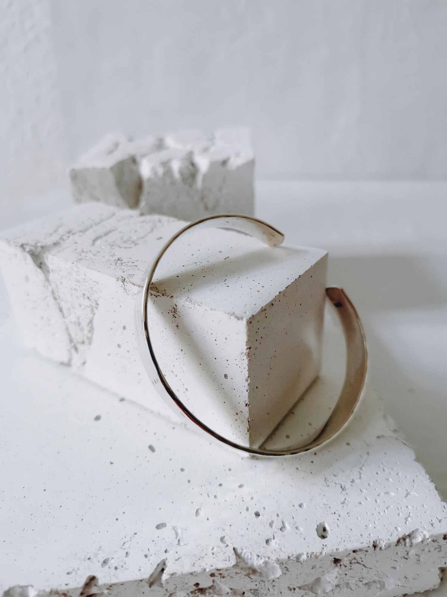 Wide bangle made of 925 silver hammered, adjustable, bangle made of solid sterling silver, structured minimalist bangle