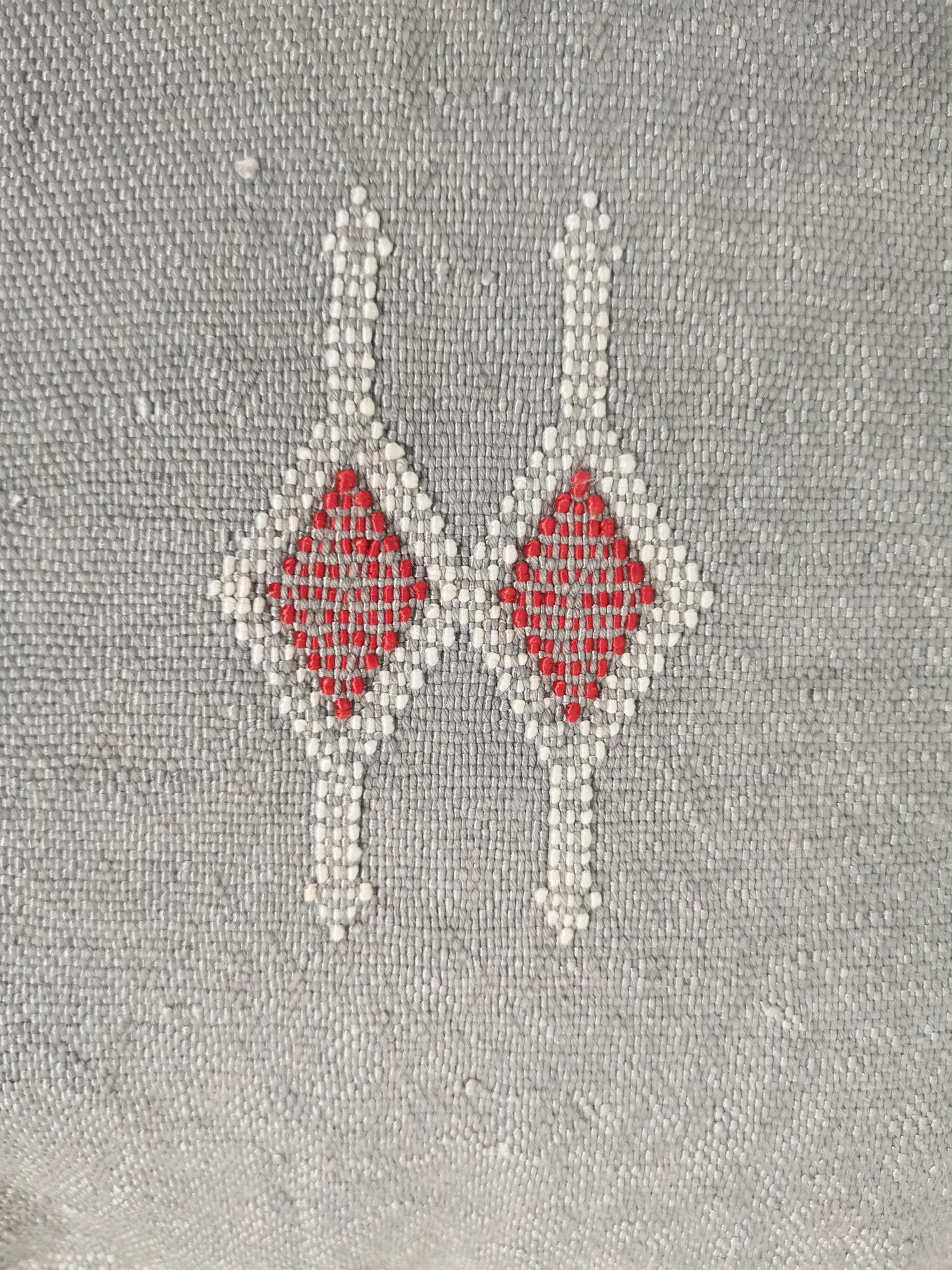 Coussin Sabra gris du Maroc, housse de coussin bohème éclectique, housse de coussin oriental marocain gris argenté