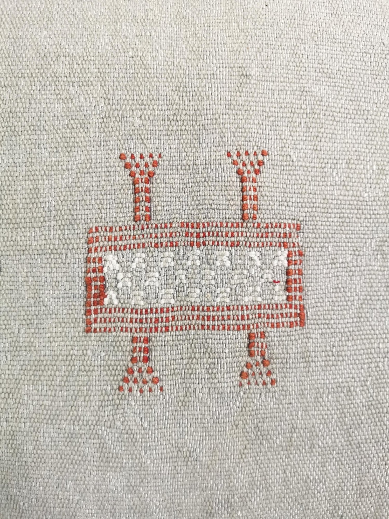 Graues Sabra Kissen aus Marokko, Boho Eklektische Kissenhülle, Marokkanische orientalische Kissenhülle in Kieselgrau - CocosyBerlin