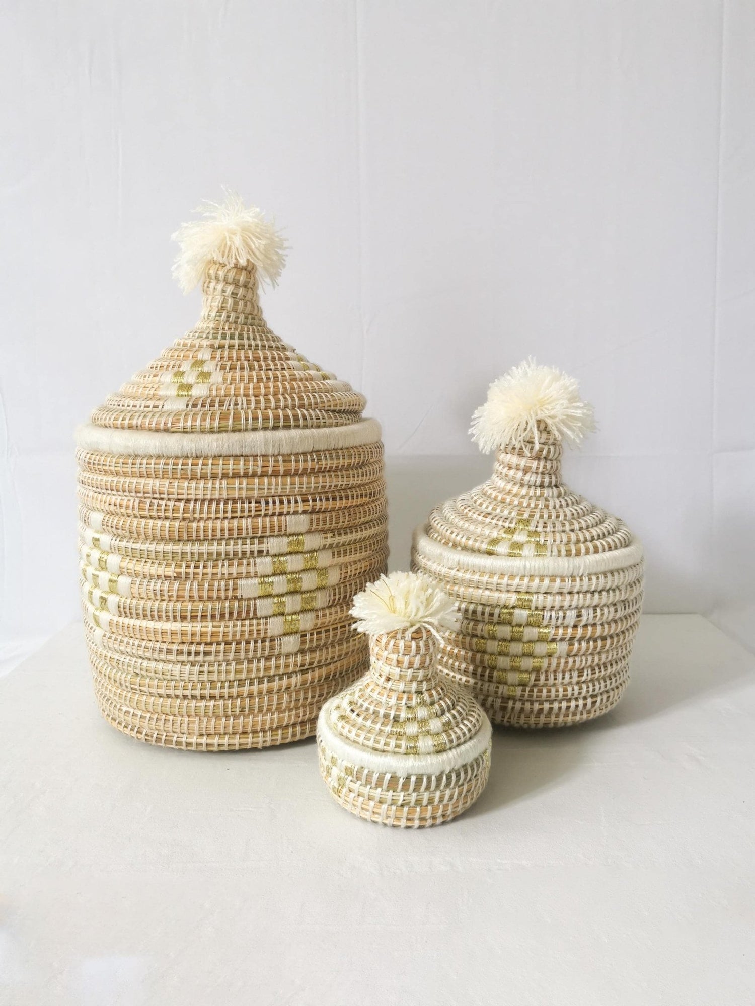 Grosser Korb aus Seegras, Aufbewahrungskorb aus Marokko, Handarbeit, Korb mit Deckel, Berber Korb, Ethno Korb, Tajine Korb Boho weiss gold - CocosyBerlin