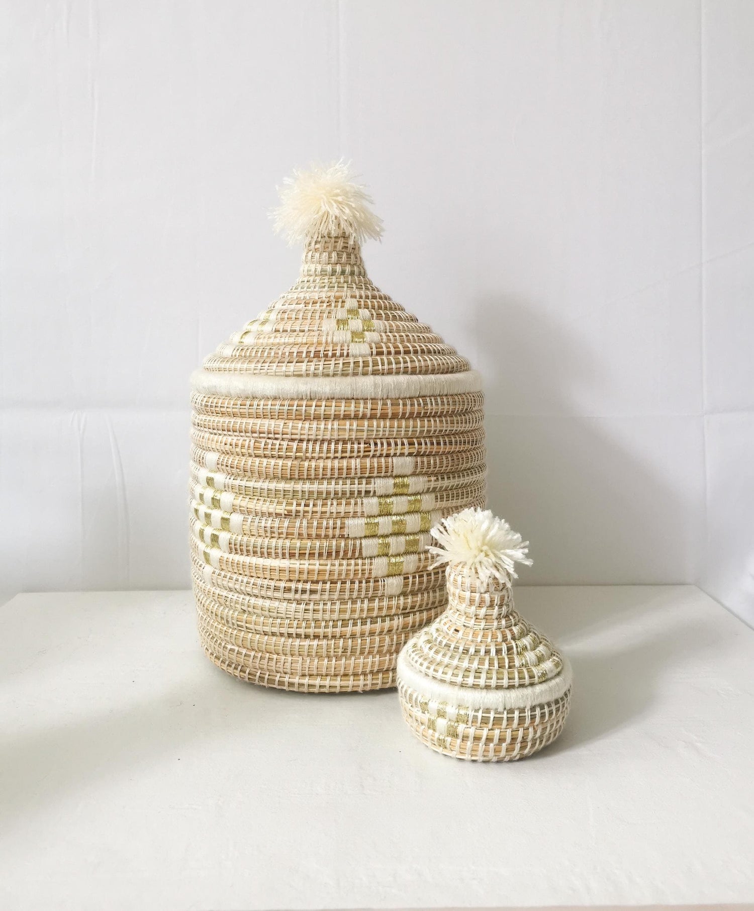 Grand panier en jonc de mer, panier de rangement du Maroc, fait main, panier avec couvercle, panier berbère, panier ethnique, panier tajine bohème or blanc