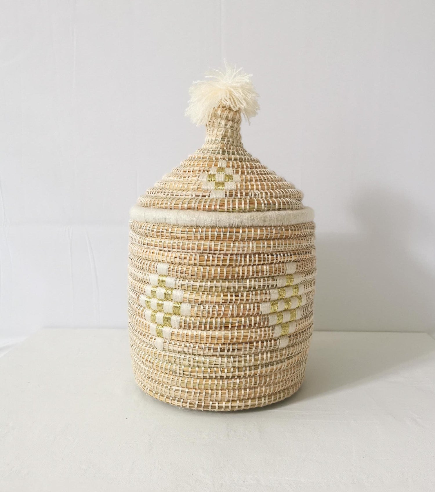 Grand panier en jonc de mer, panier de rangement du Maroc, fait main, panier avec couvercle, panier berbère, panier ethnique, panier tajine bohème or blanc