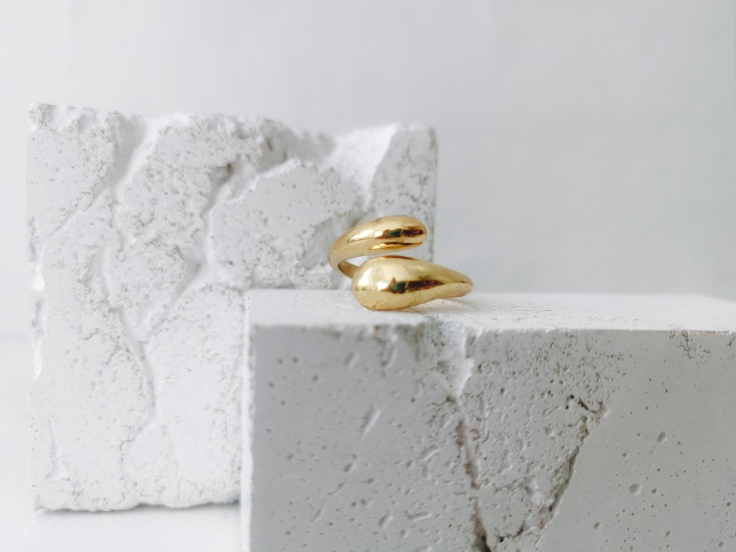 Ring minimalistisch aus Messing, Verstellbarer Ring, Tropfen Ring, Chunky Ring, Geschenkidee - CocosyBerlin