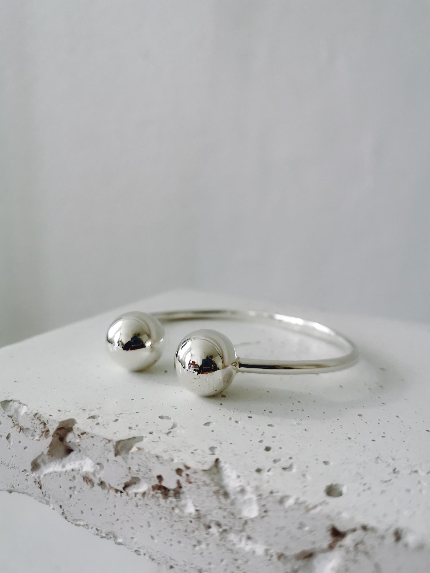 Chunky bangle made of sterling silver with ball, statement open bangle with balls made of 925 silver, cuff bangle minimalist