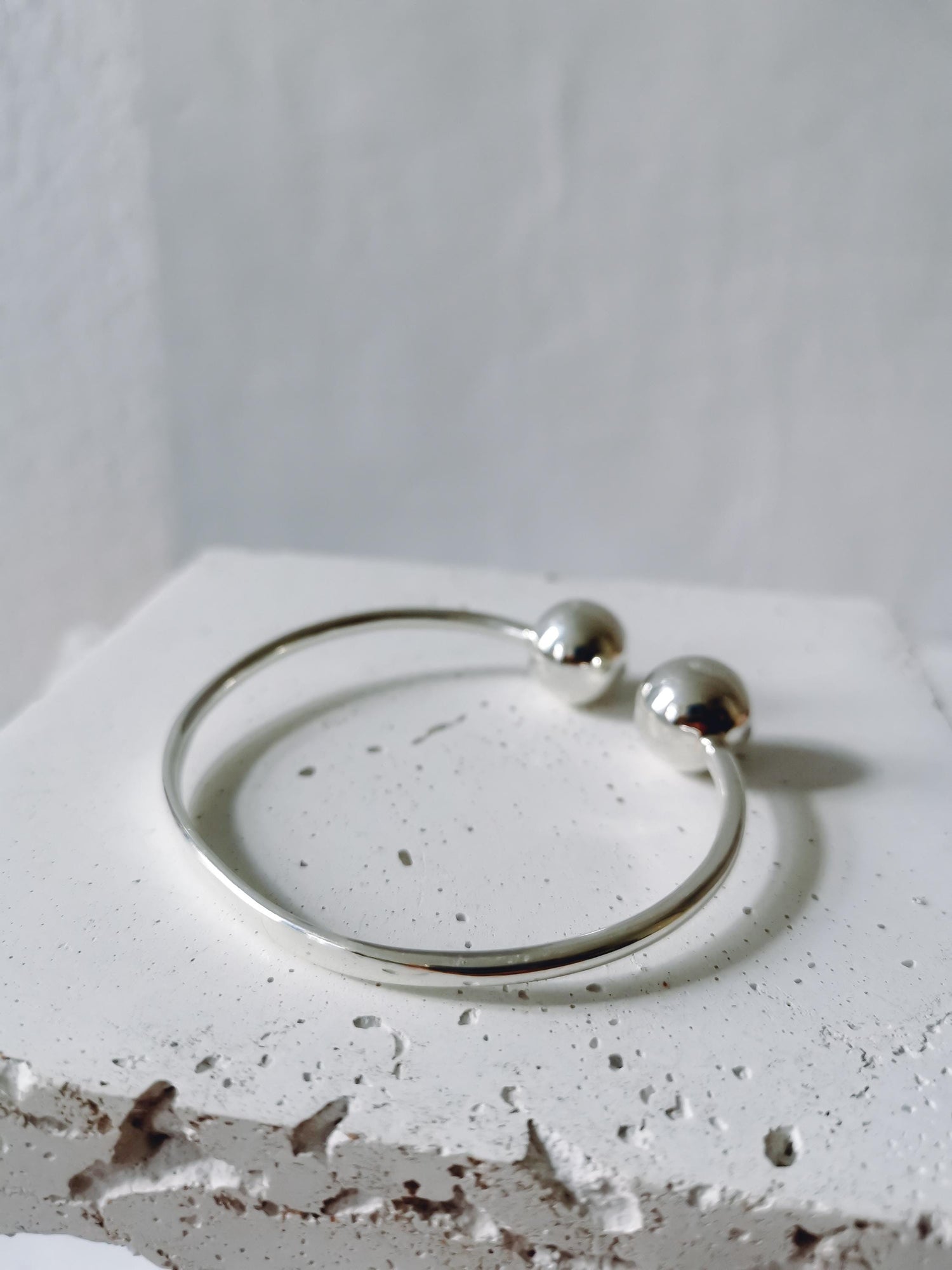 Chunky bangle made of sterling silver with ball, statement open bangle with balls made of 925 silver, cuff bangle minimalist