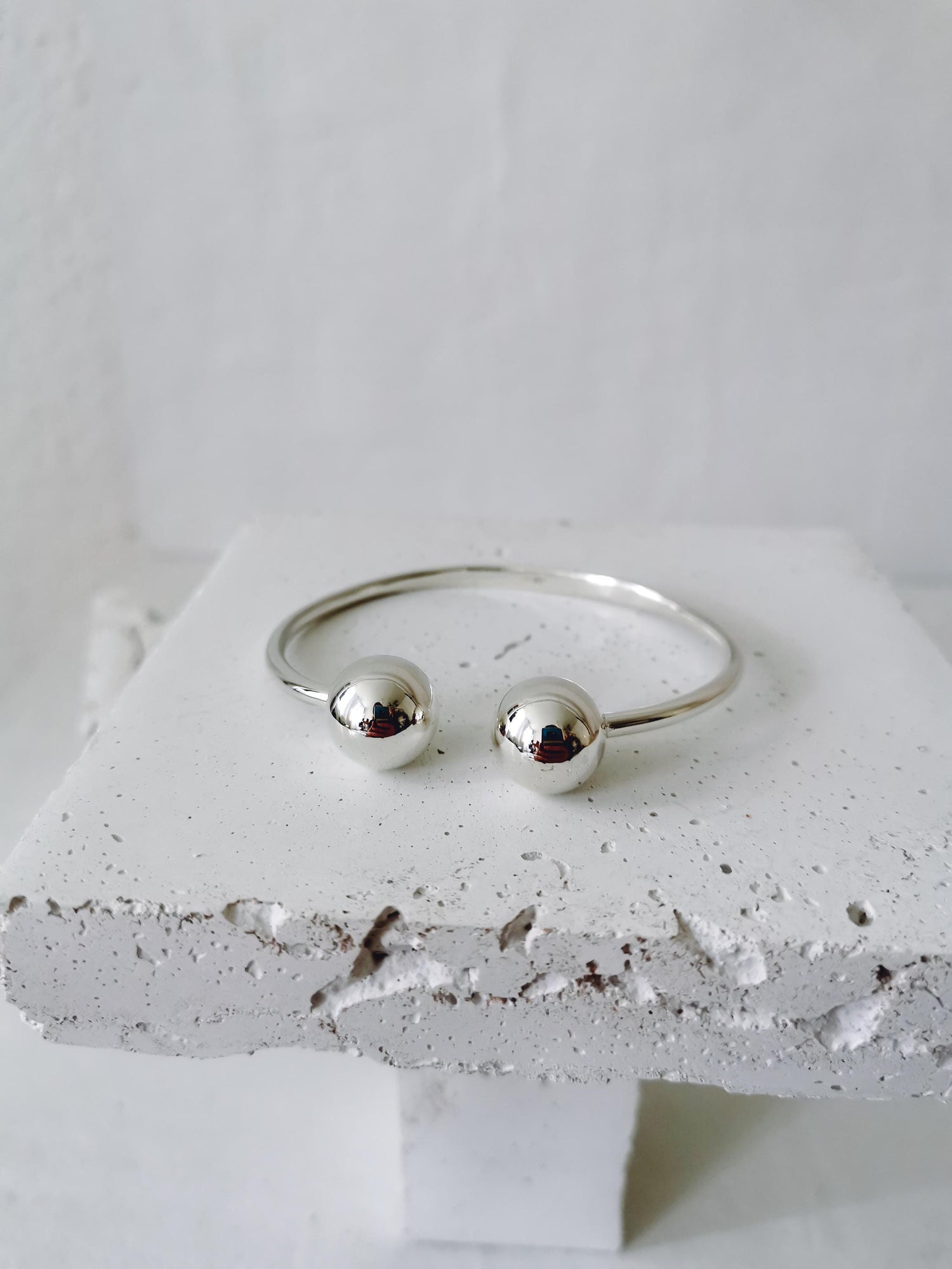 Chunky bangle made of sterling silver with ball, statement open bangle with balls made of 925 silver, cuff bangle minimalist