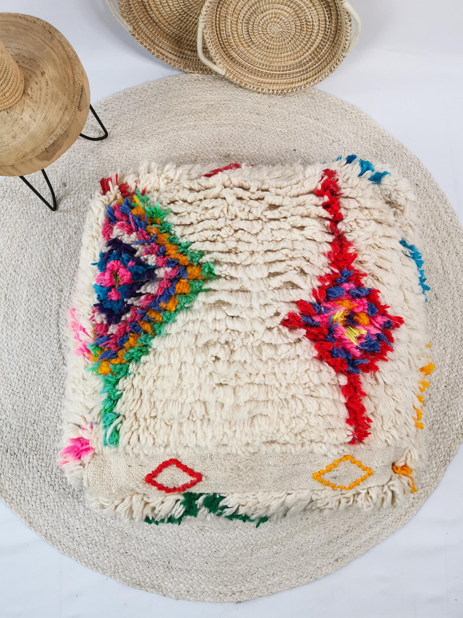 Bright Moroccan pouf with colorful pattern, Berber floor cushion, seat cushion made of wool, vintage boho pouf Beni Ourain
