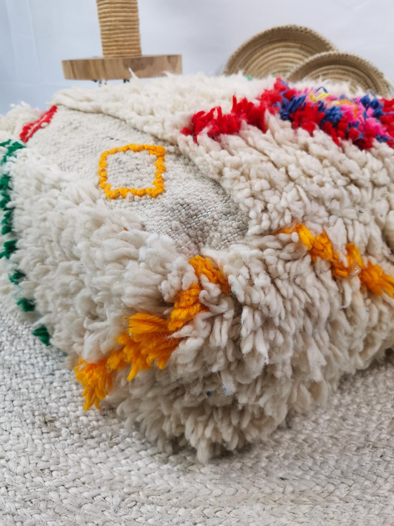 Bright Moroccan pouf with colorful pattern, Berber floor cushion, seat cushion made of wool, vintage boho pouf Beni Ourain