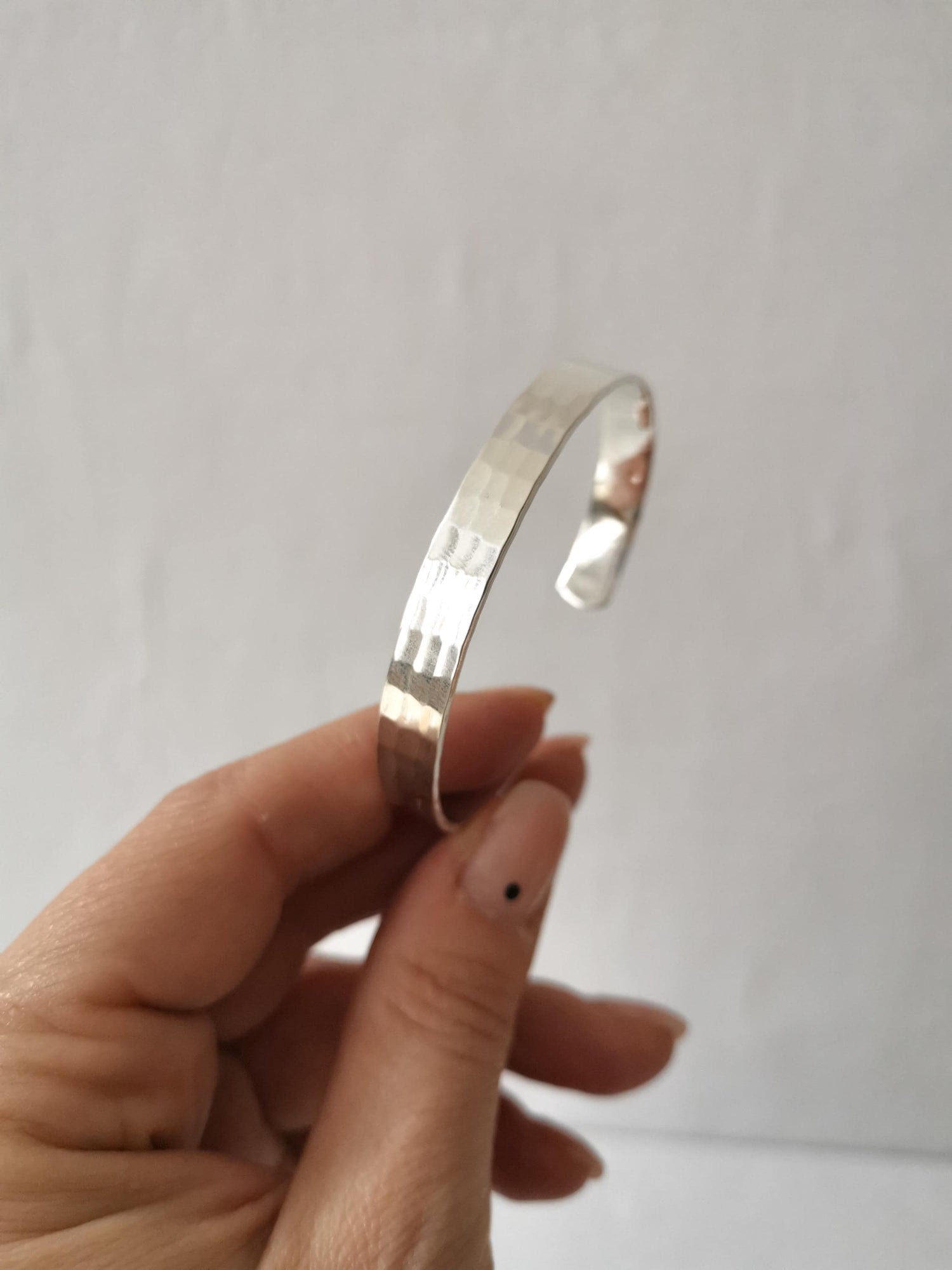 Wide bangle made of 925 silver hammered, adjustable, bangle made of solid sterling silver, structured minimalist bangle