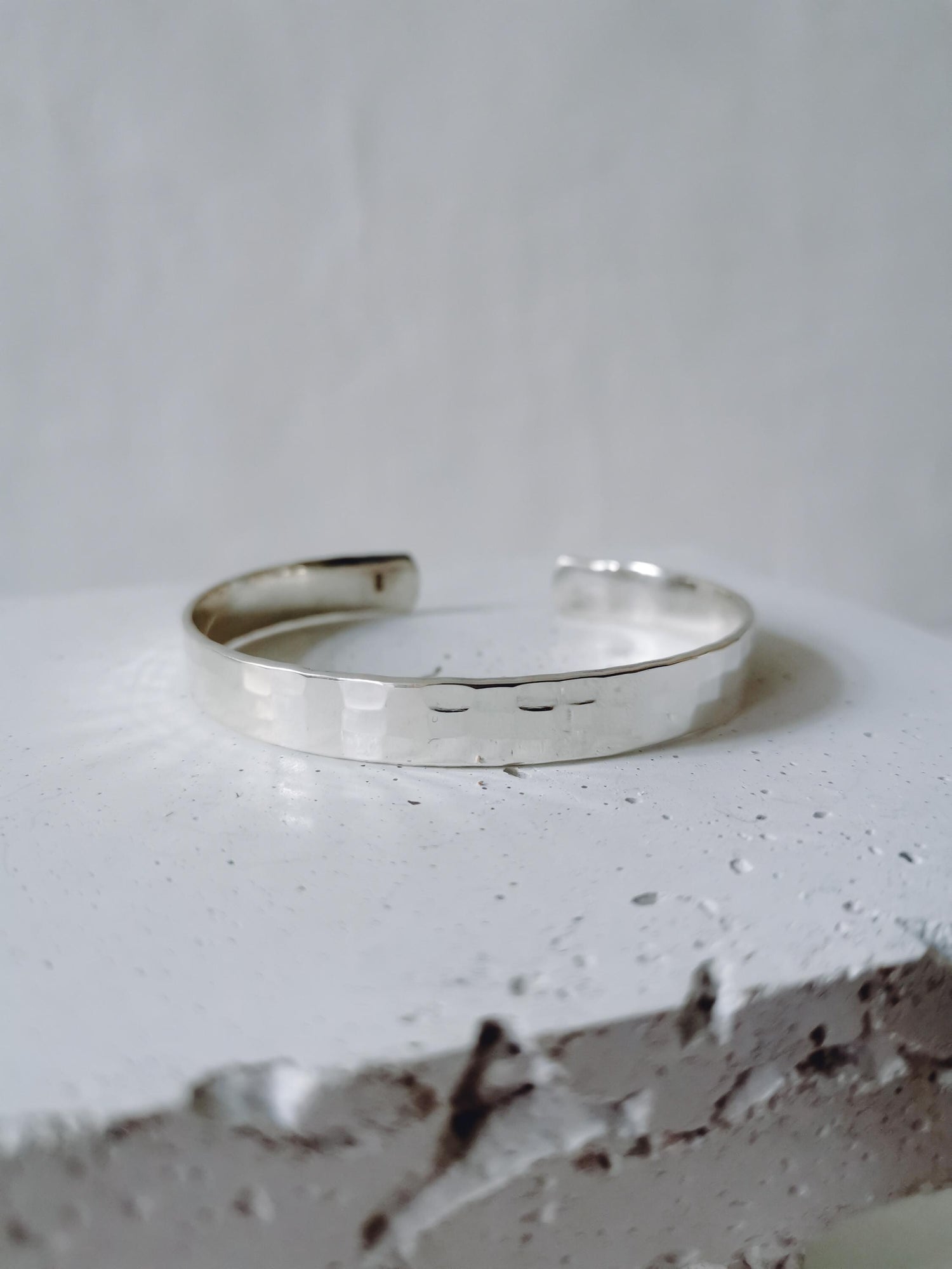 Wide bangle made of 925 silver hammered, adjustable, bangle made of solid sterling silver, structured minimalist bangle