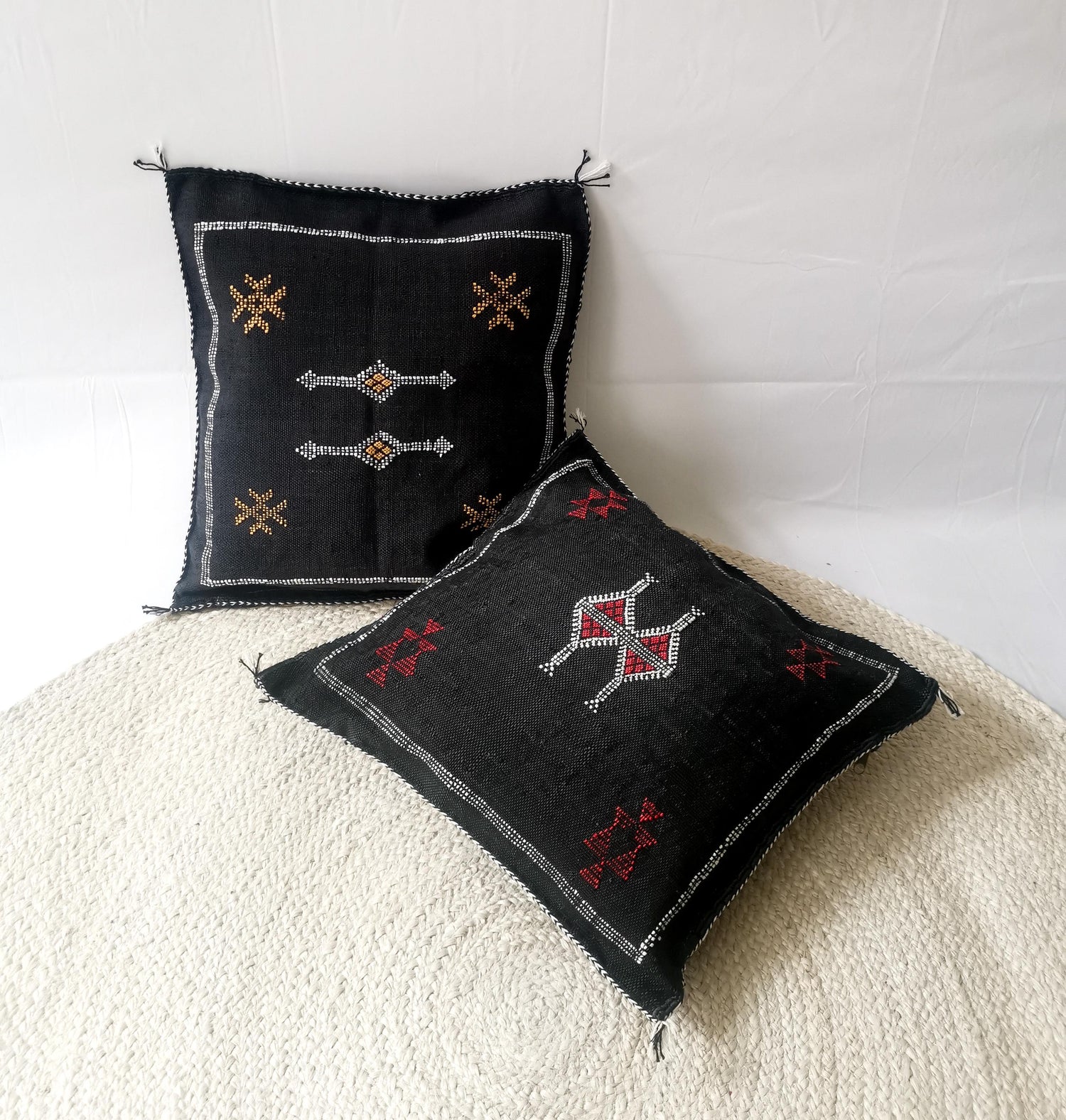 Coussin Sabra noir du Maroc, housse de coussin bohème éclectique, housse de coussin orientale marocaine