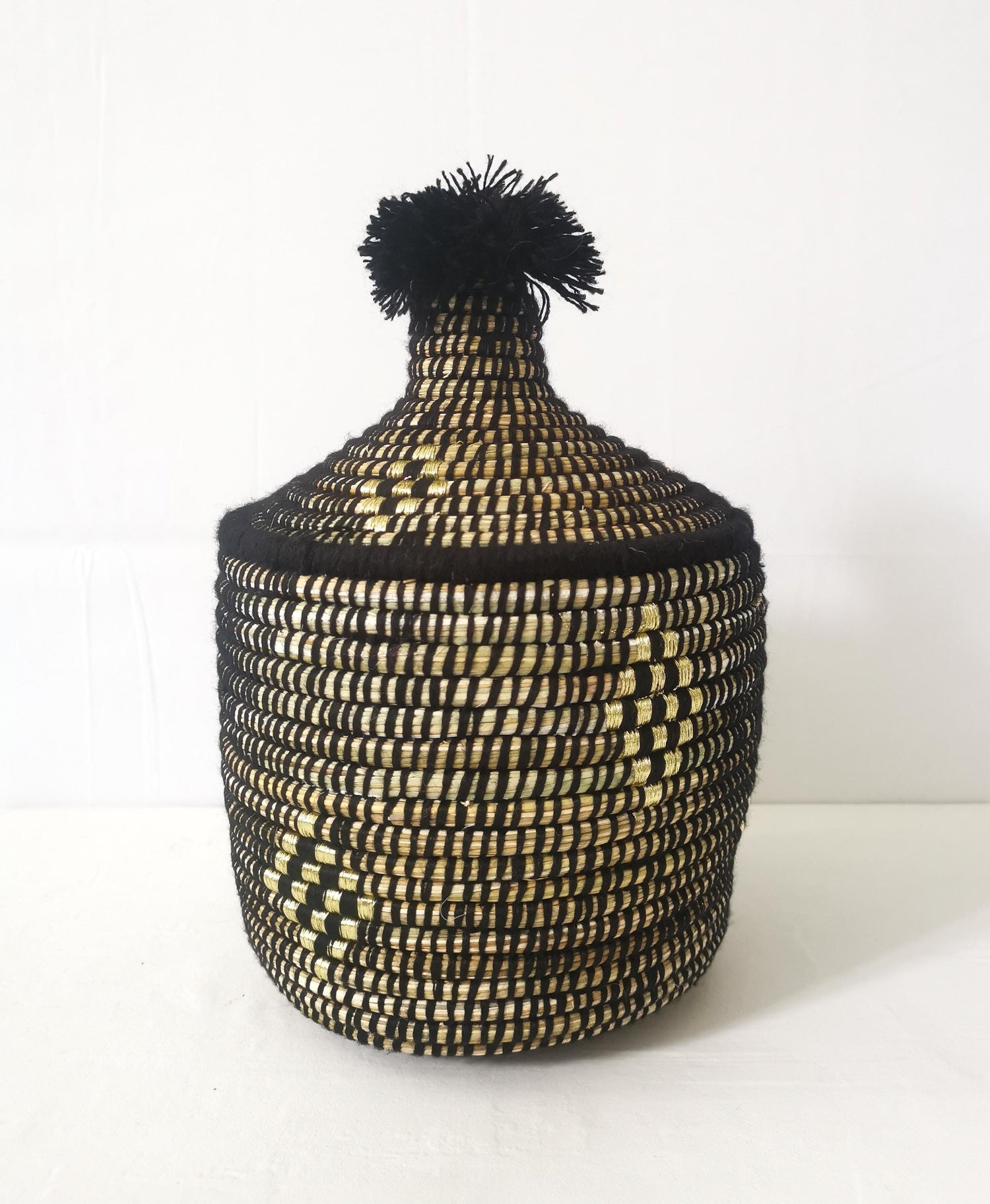 Grosser Korb aus Seegras, Aufbewahrungskorb aus Marokko, Handarbeit, Korb mit Deckel, Berber Korb, Ethno Korb, Tajine Korb Boho schwarz gold