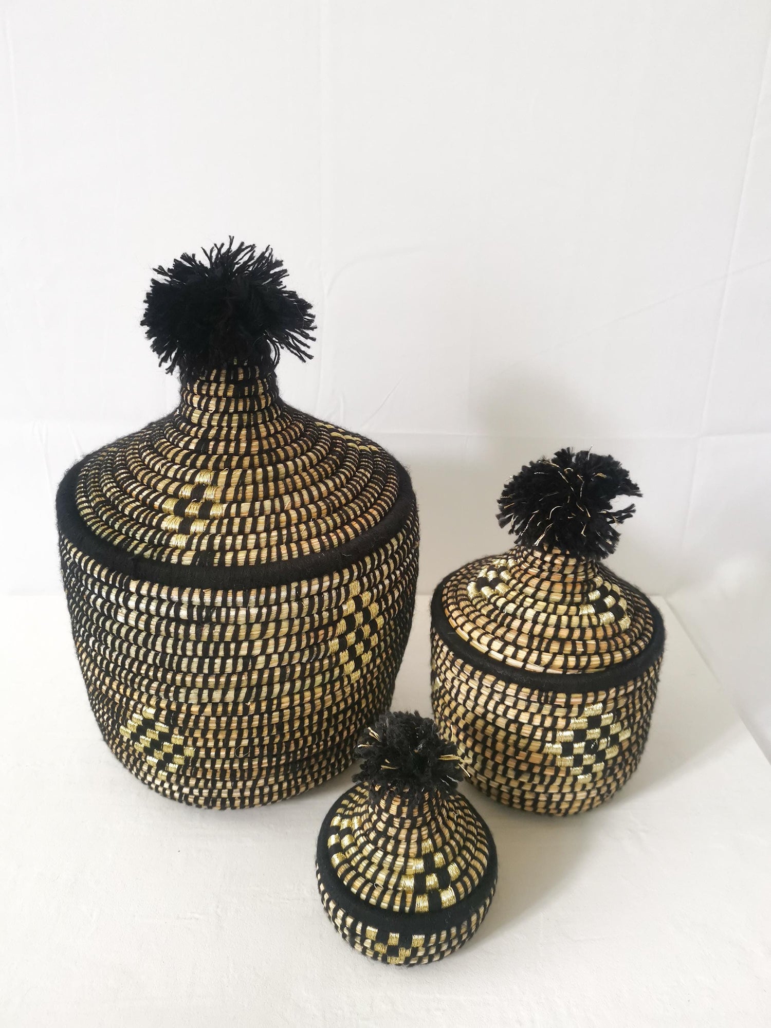 Grosser Korb aus Seegras, Aufbewahrungskorb aus Marokko, Handarbeit, Korb mit Deckel, Berber Korb, Ethno Korb, Tajine Korb Boho schwarz gold